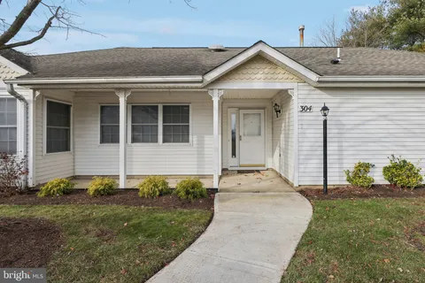304 Waxwing Drive, Monroe Township, NJ MLS: NJMX2010862
