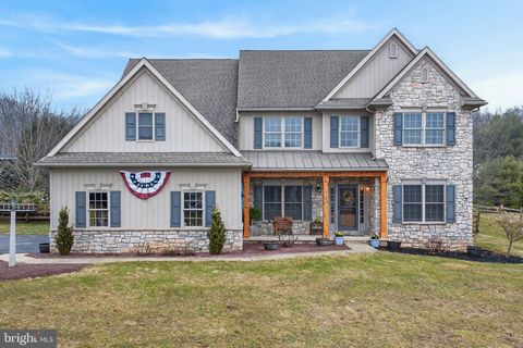 Homes For Sale - 104 Royal Horse Way<br/> REINHOLDS, PA 17569