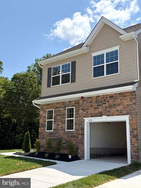 Townhouse For Rent - 370 Hidden Drive<br/> Camden County, BLACKWOOD, NJ 08012