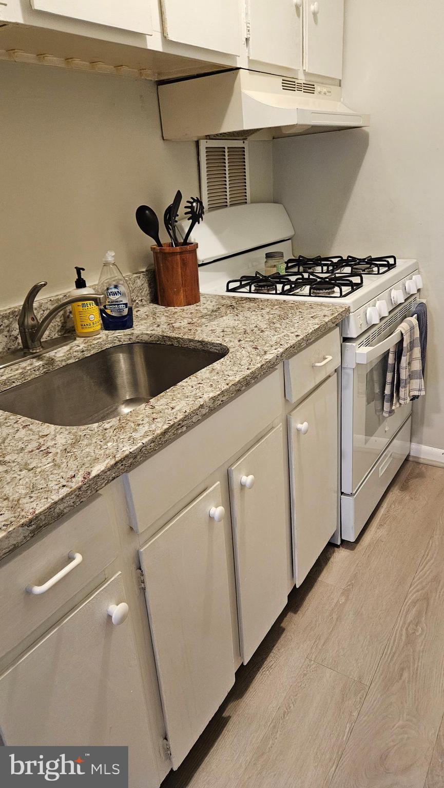 OLD TOWN - Residential Lease