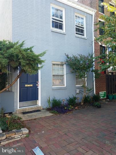 OLD TOWN - Residential Lease