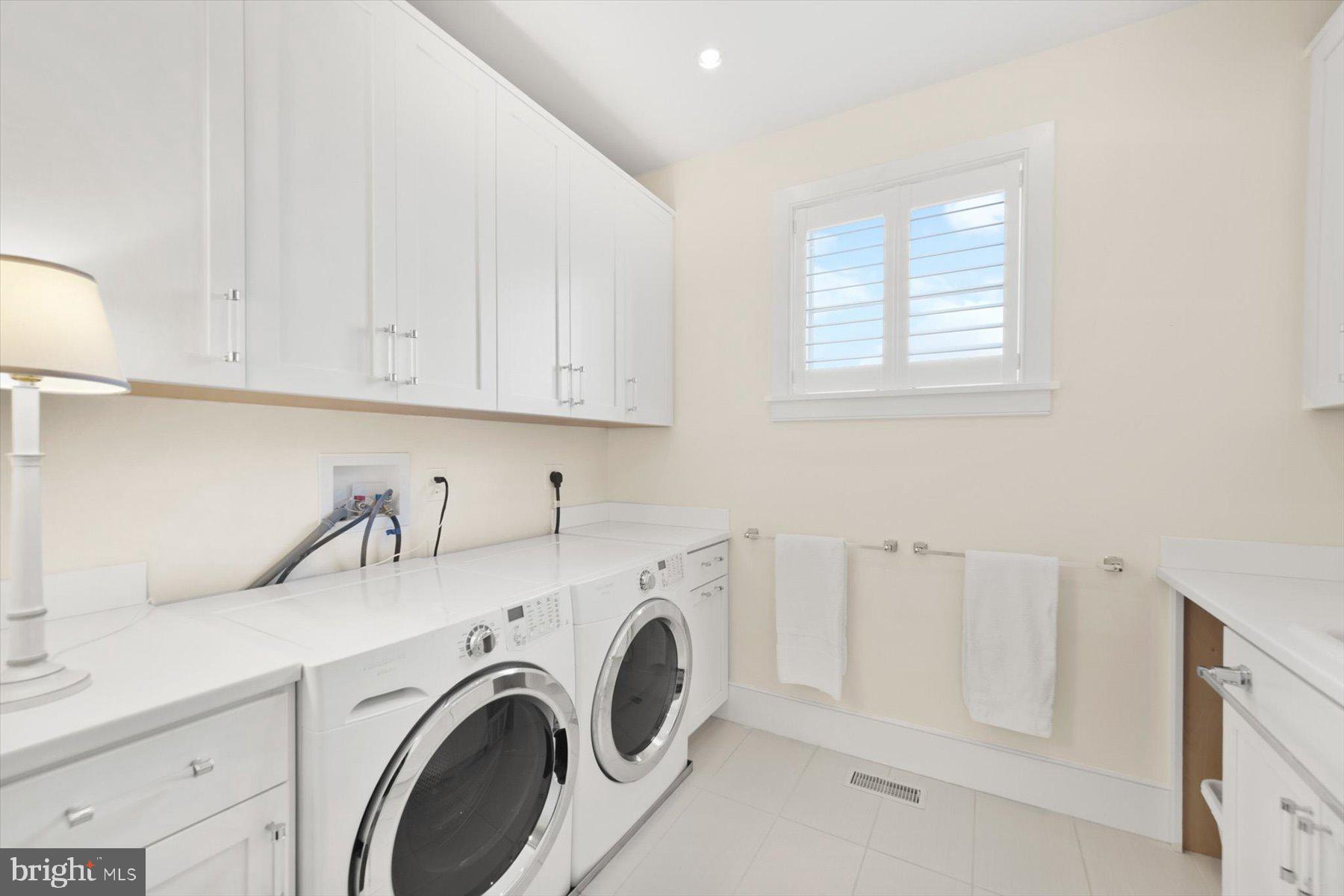 OCEAN BREEZES - Residential