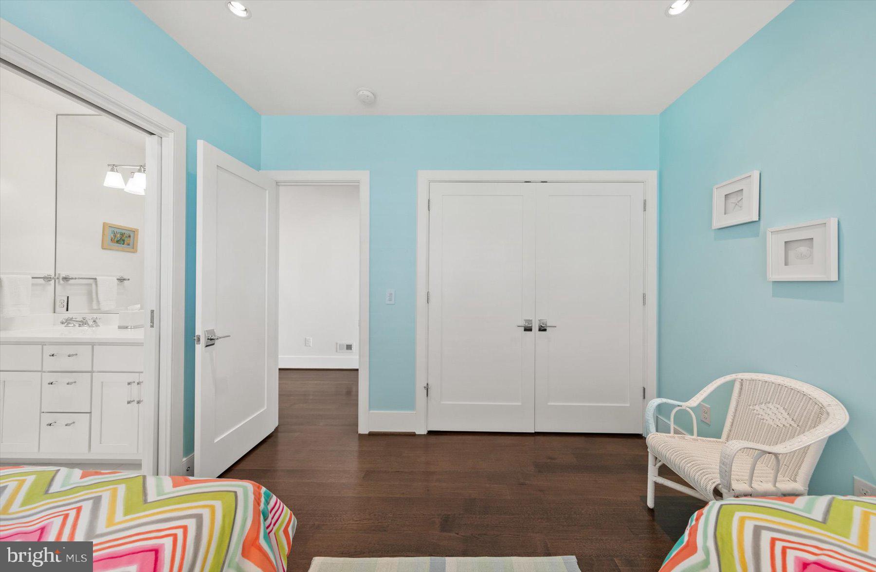 OCEAN BREEZES - Residential