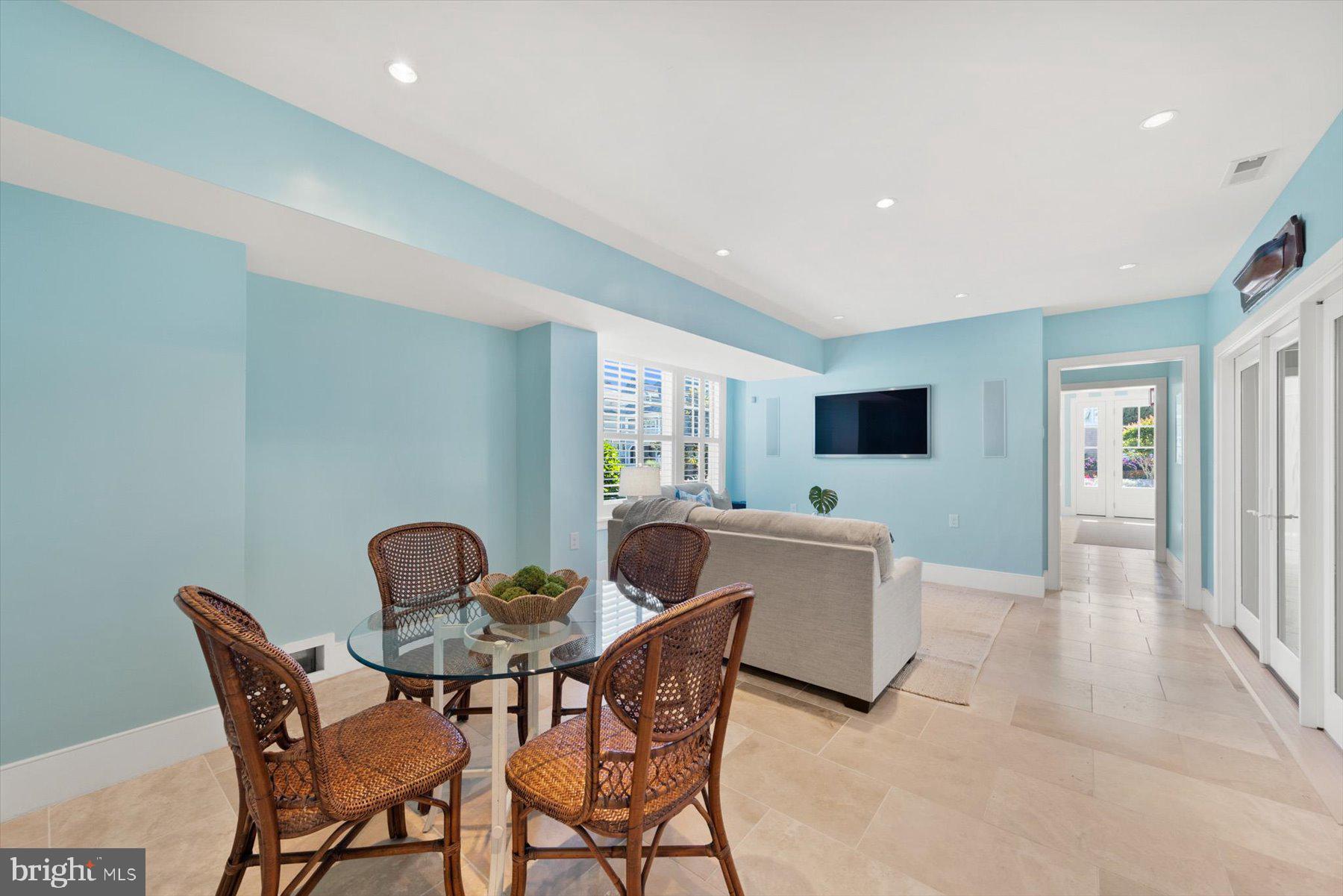 OCEAN BREEZES - Residential