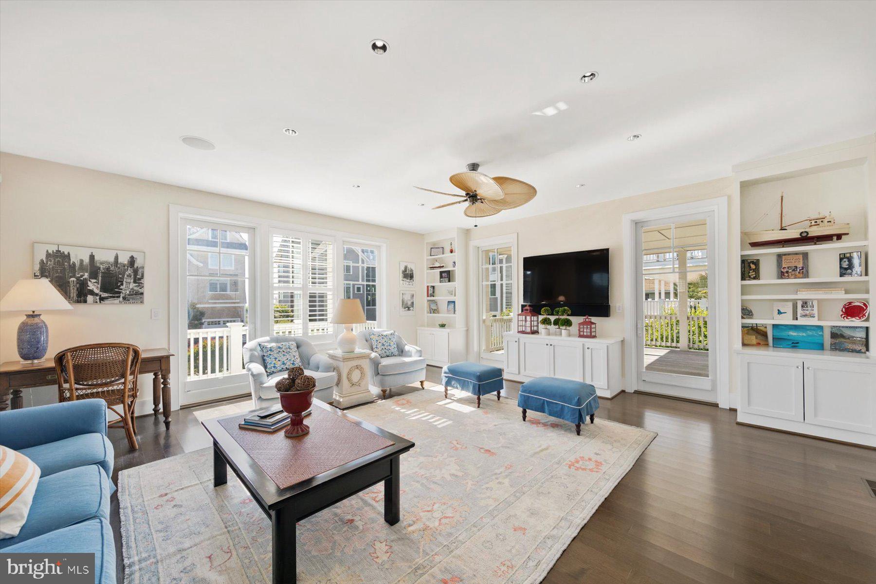 OCEAN BREEZES - Residential