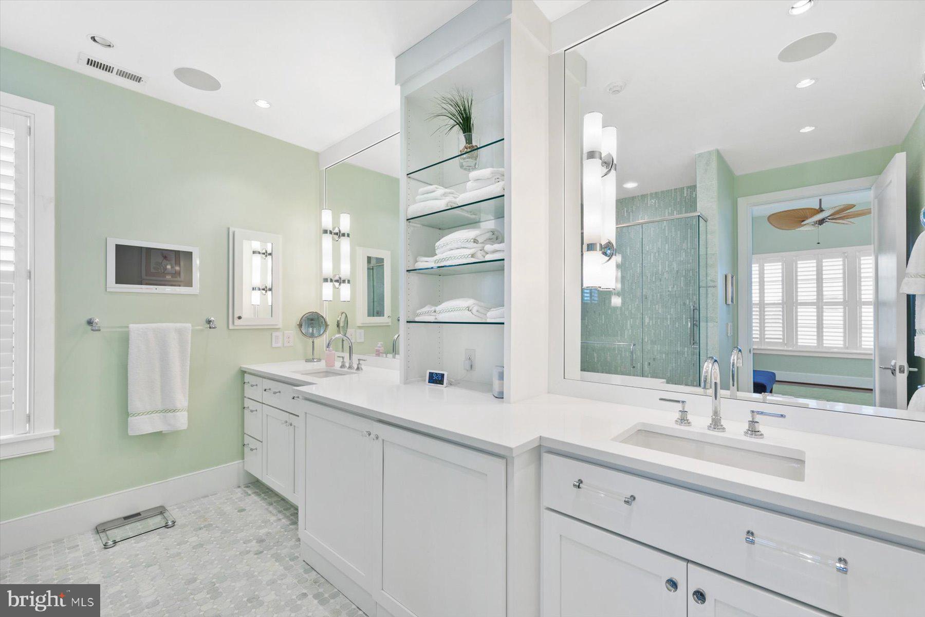 OCEAN BREEZES - Residential