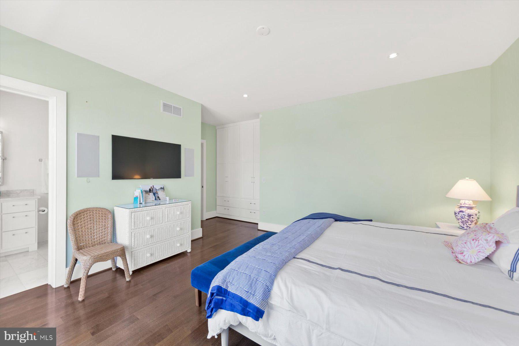 OCEAN BREEZES - Residential