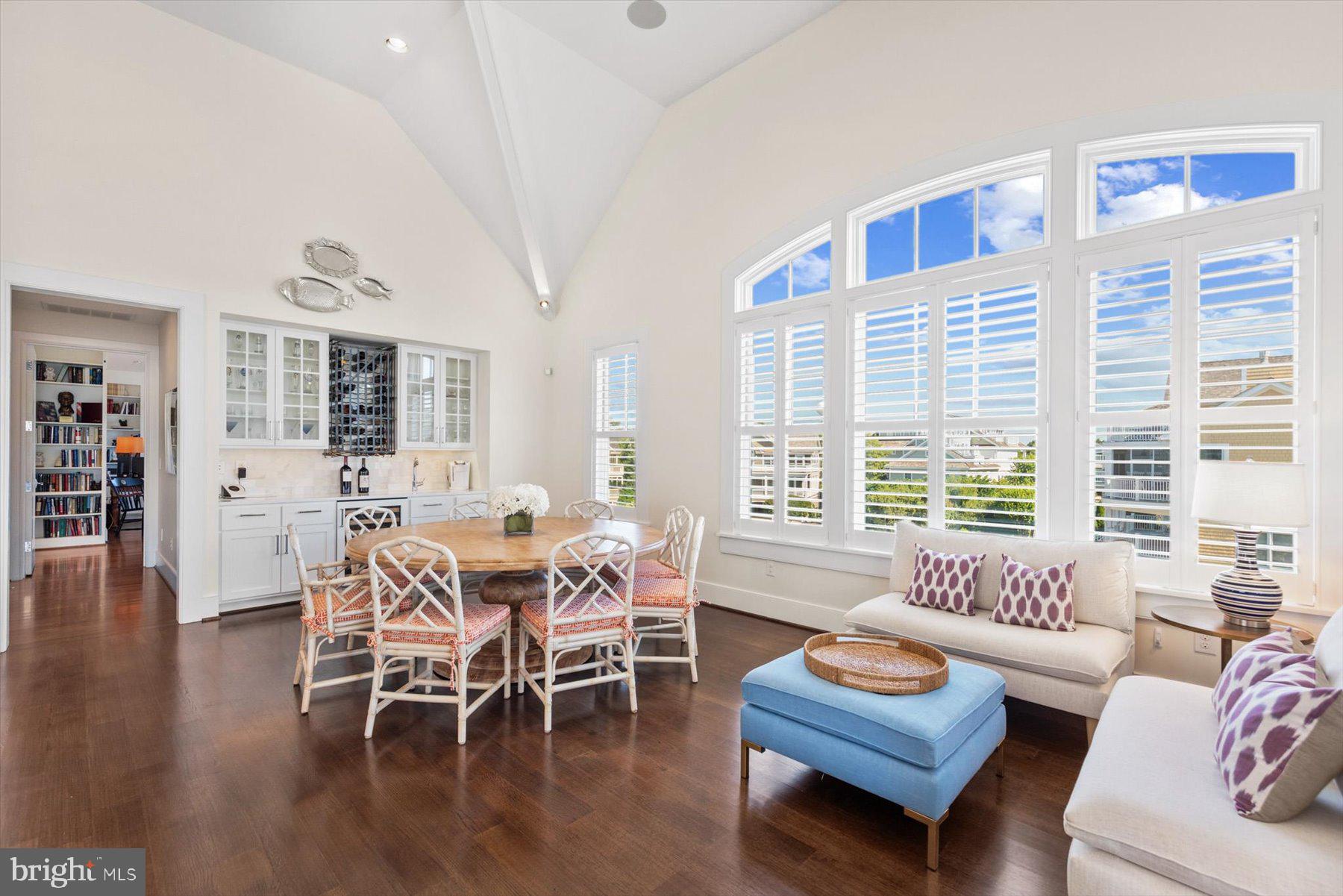 OCEAN BREEZES - Residential