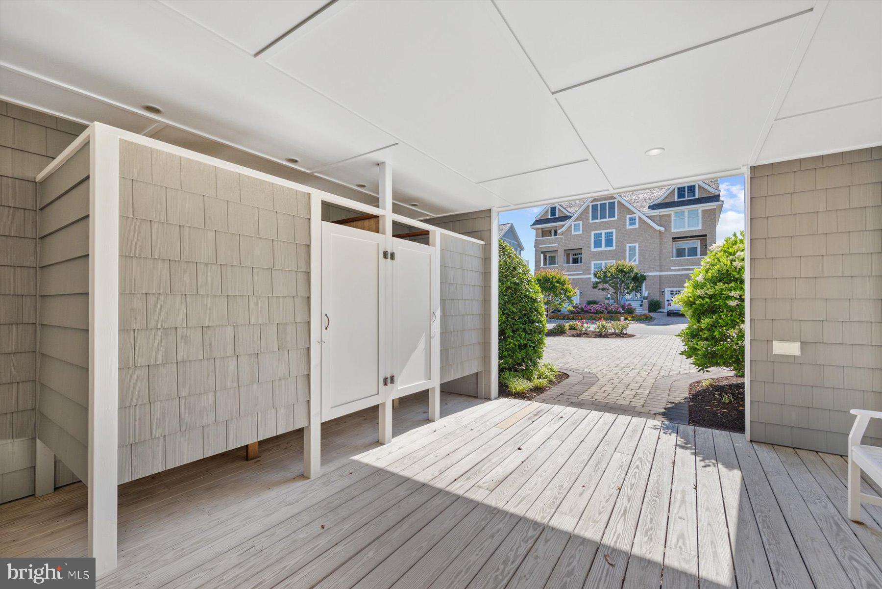 OCEAN BREEZES - Residential