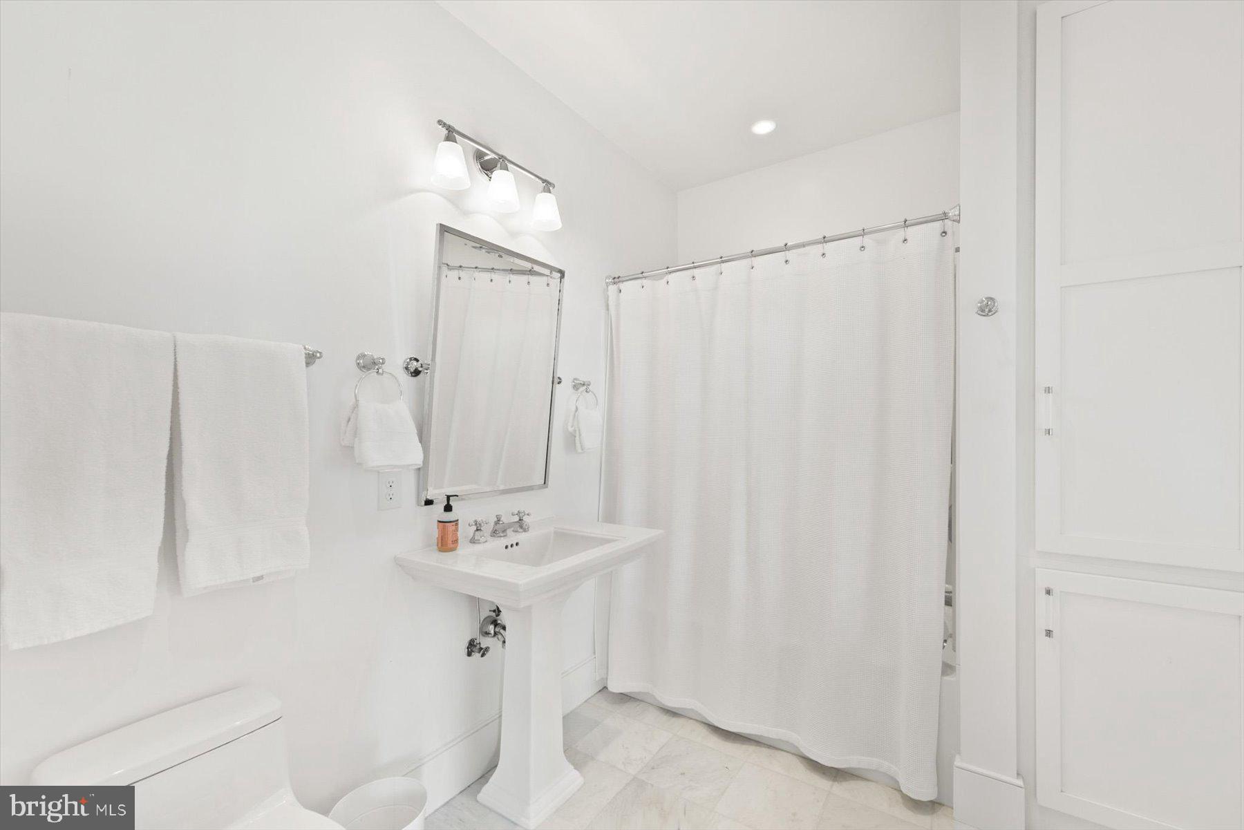 OCEAN BREEZES - Residential