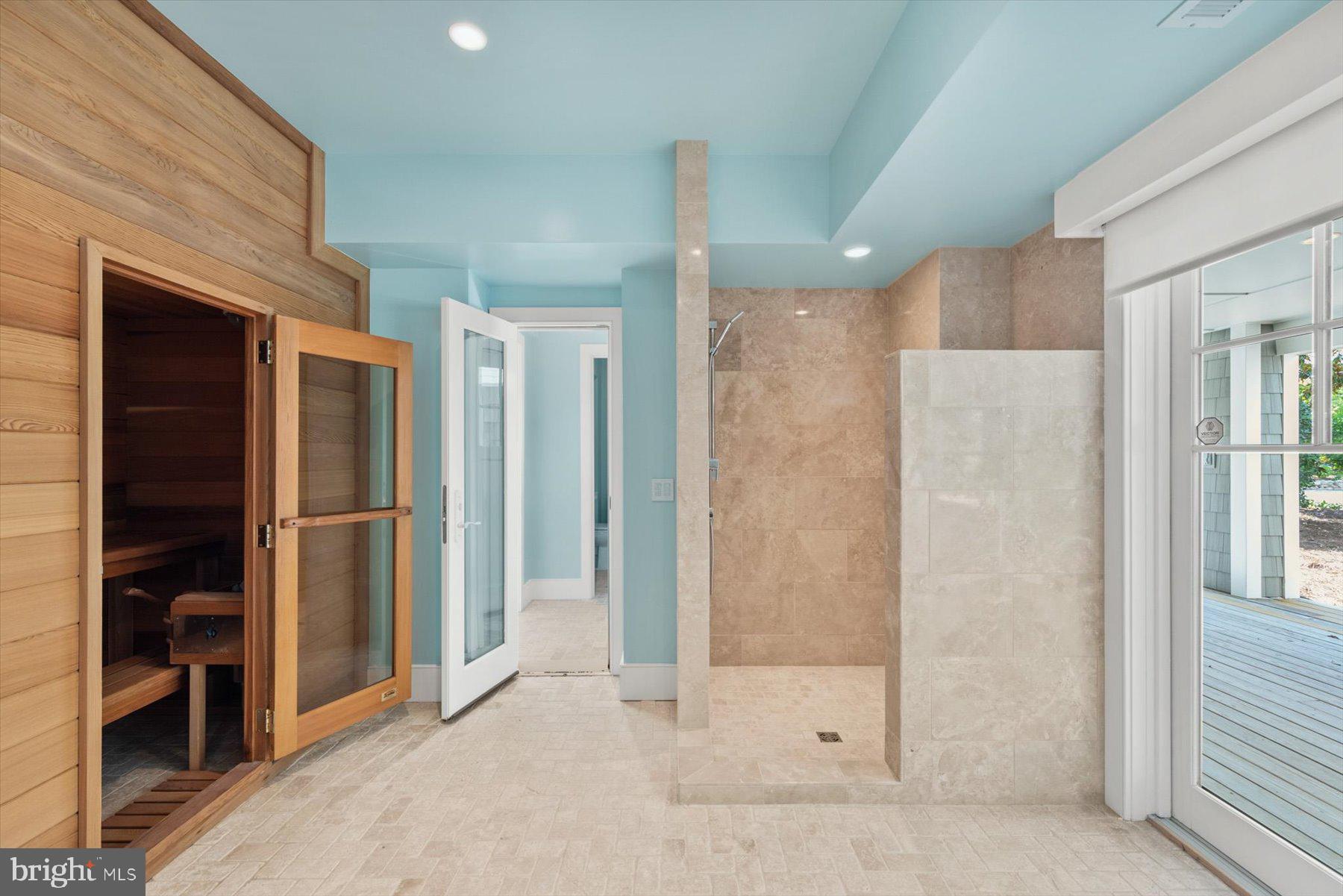 OCEAN BREEZES - Residential