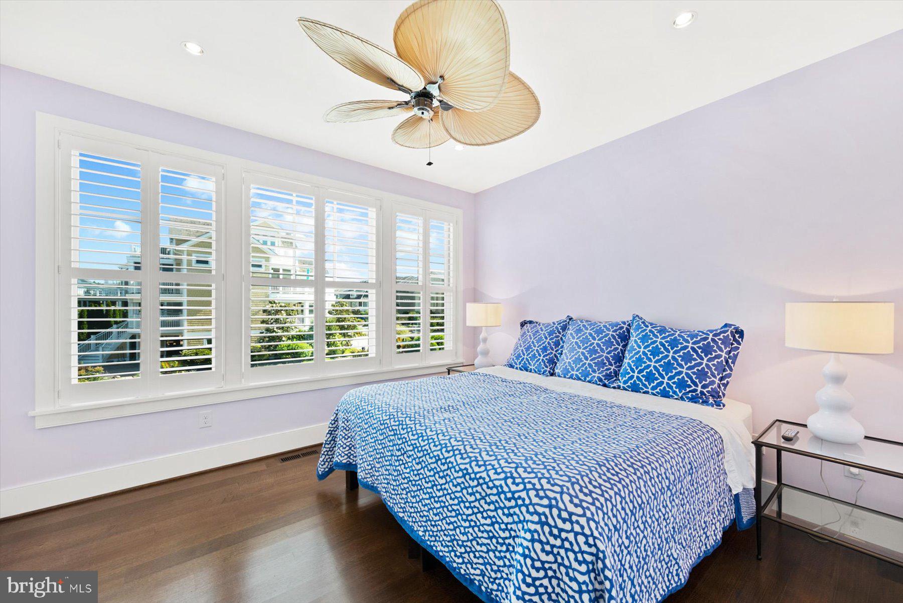 OCEAN BREEZES - Residential