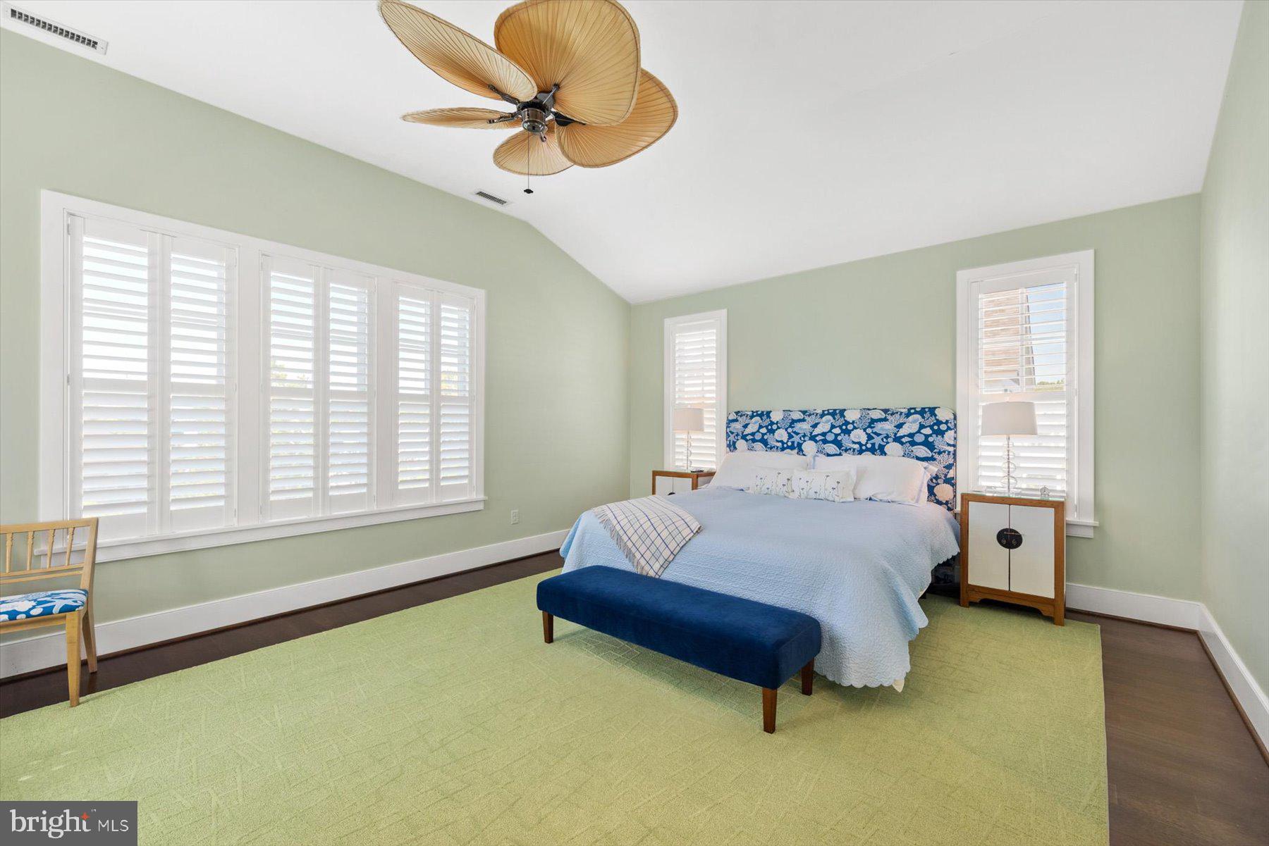 OCEAN BREEZES - Residential