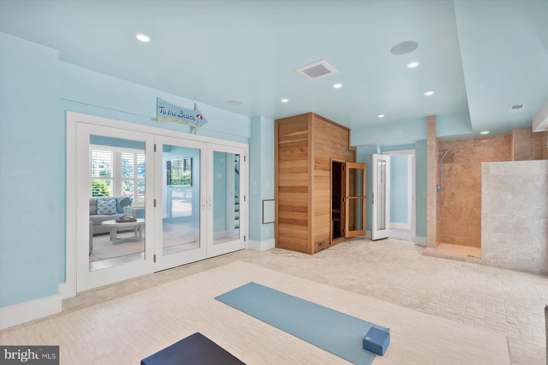 OCEAN BREEZES - Residential