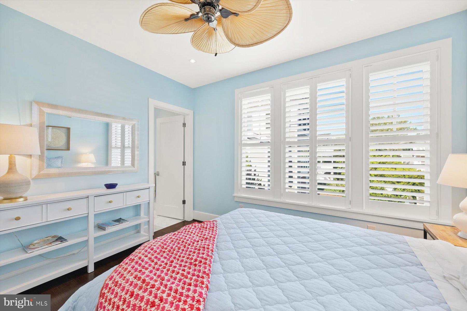 OCEAN BREEZES - Residential