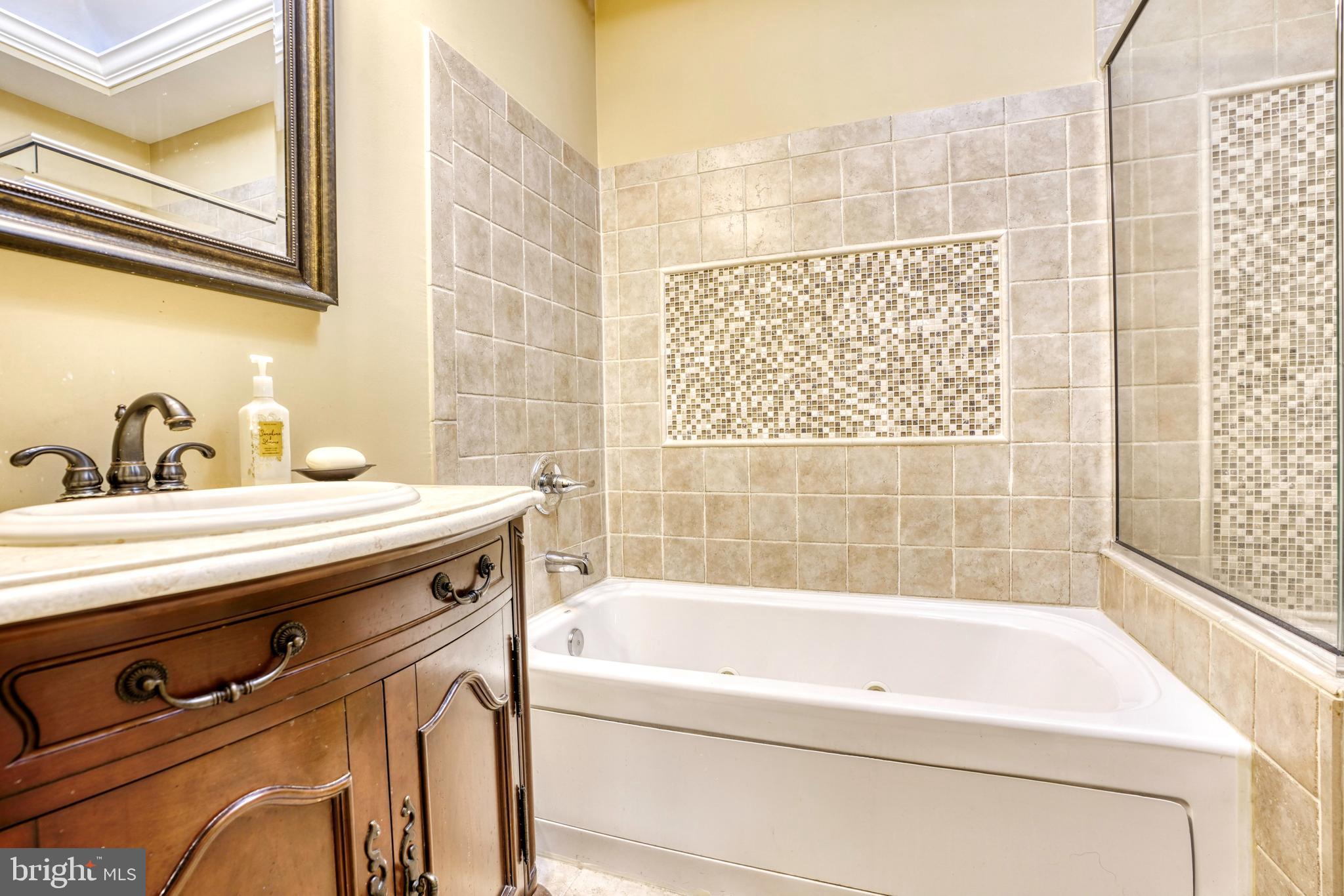 NORTHWOOD - Residential