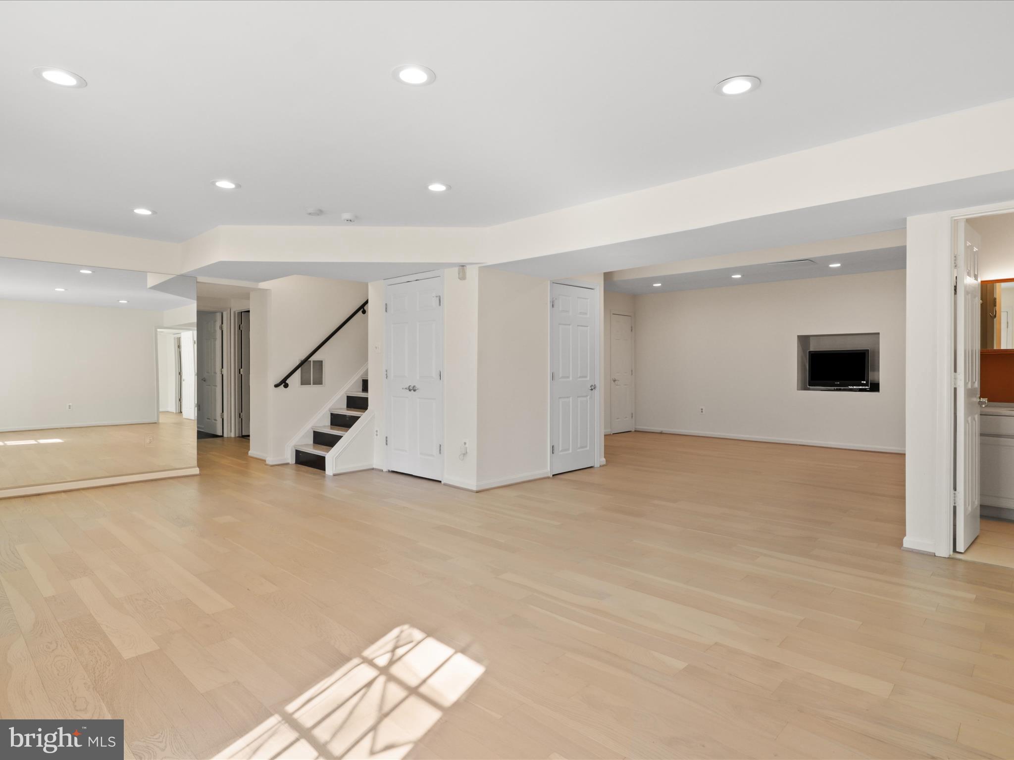 WILLOWS OF POTOMAC - Residential