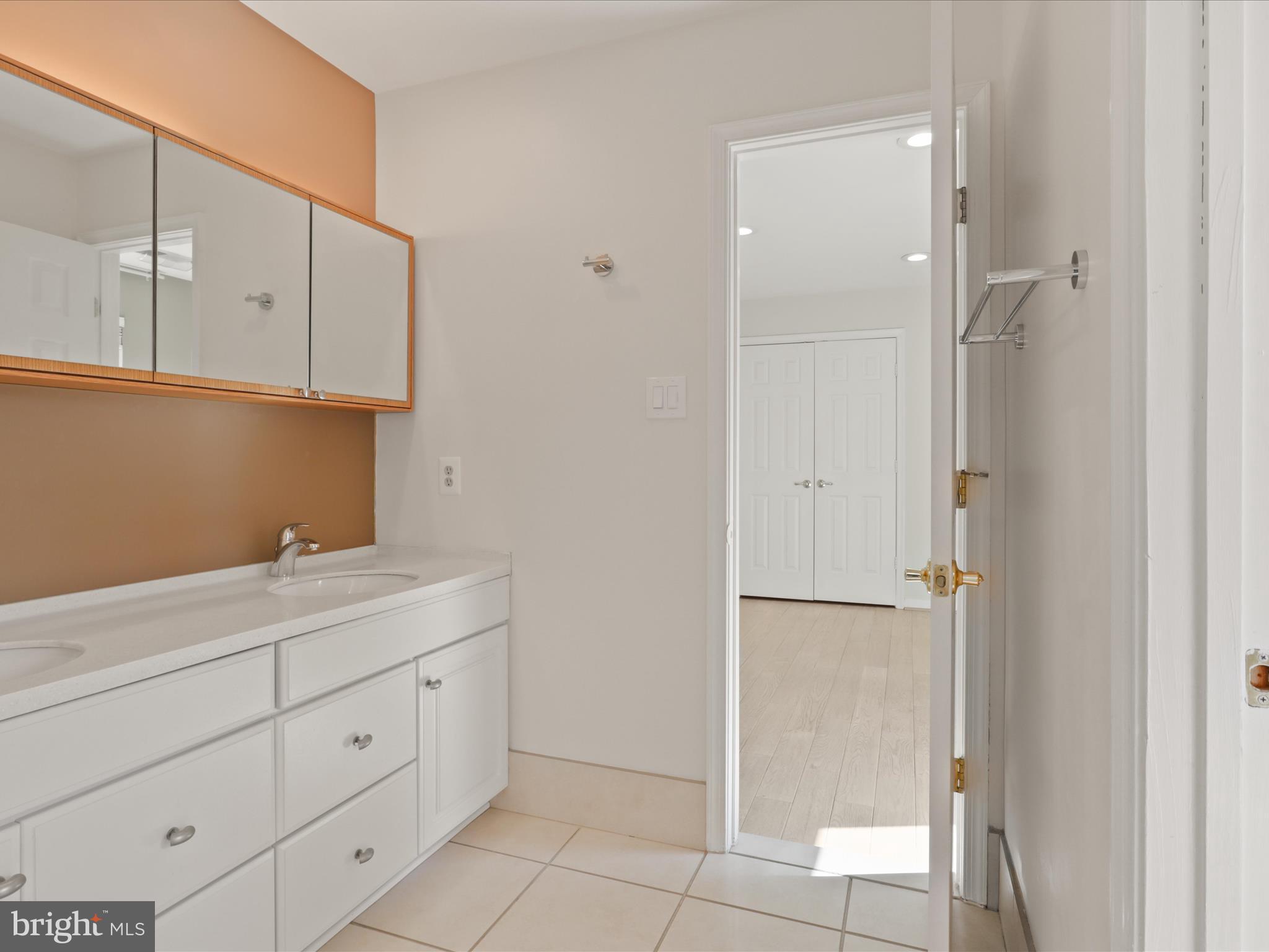 WILLOWS OF POTOMAC - Residential