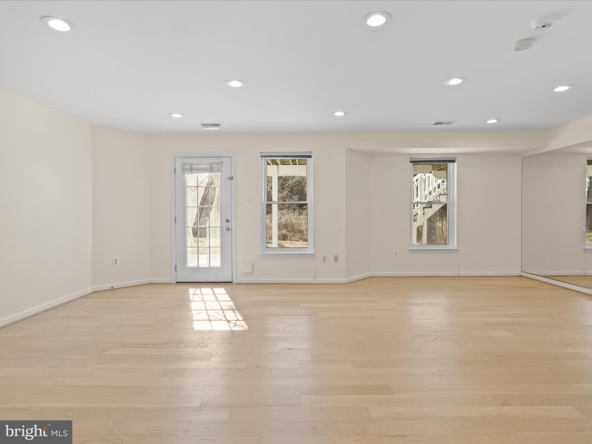 WILLOWS OF POTOMAC - Residential