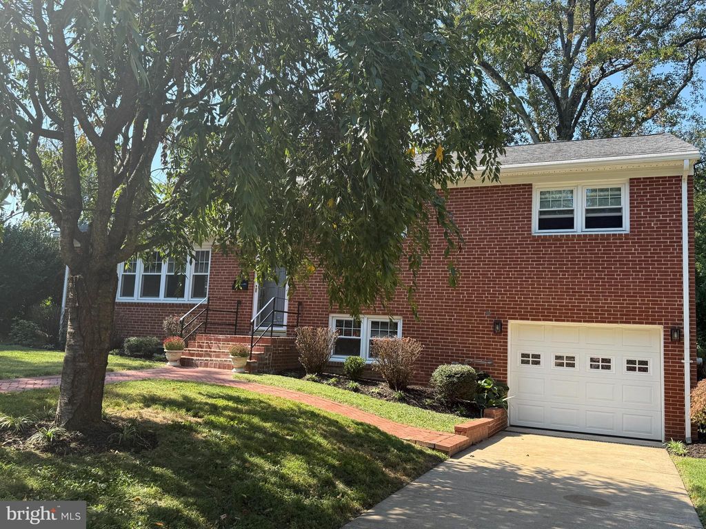Photo of 211 W Columbia Street, FALLS CHURCH, VA 22046 (MLS # VAFA2003260)