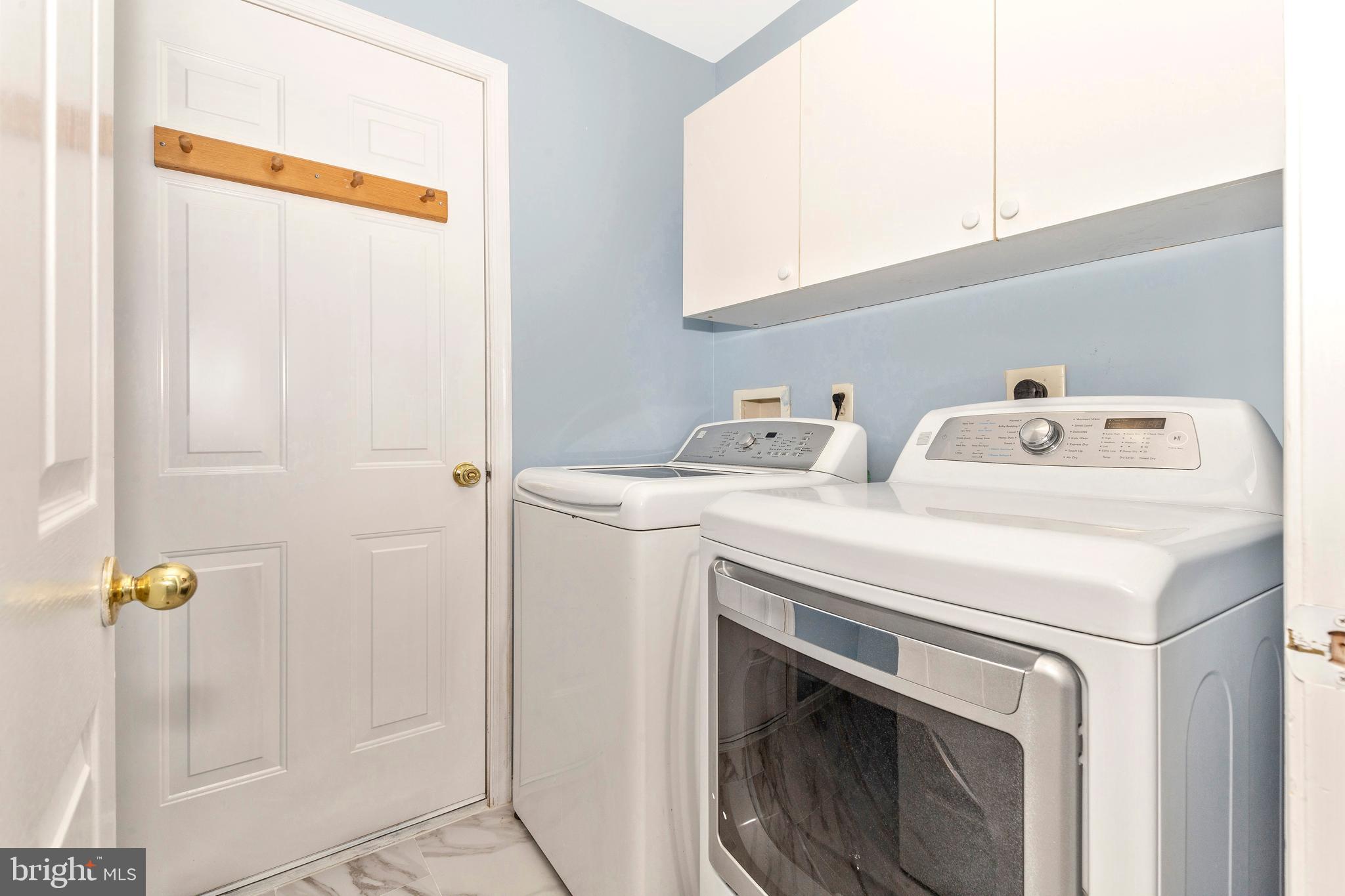 KINGSVIEW VILLAGE - Residential