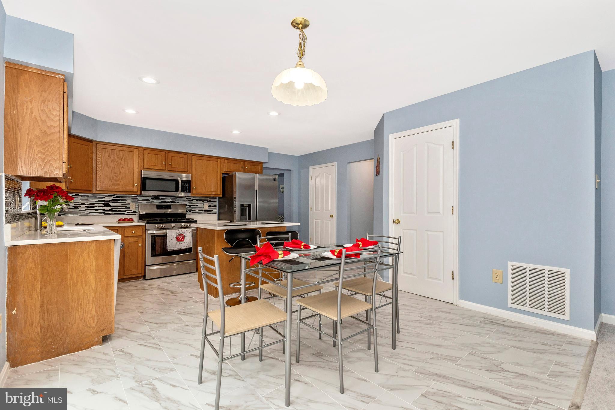 KINGSVIEW VILLAGE - Residential