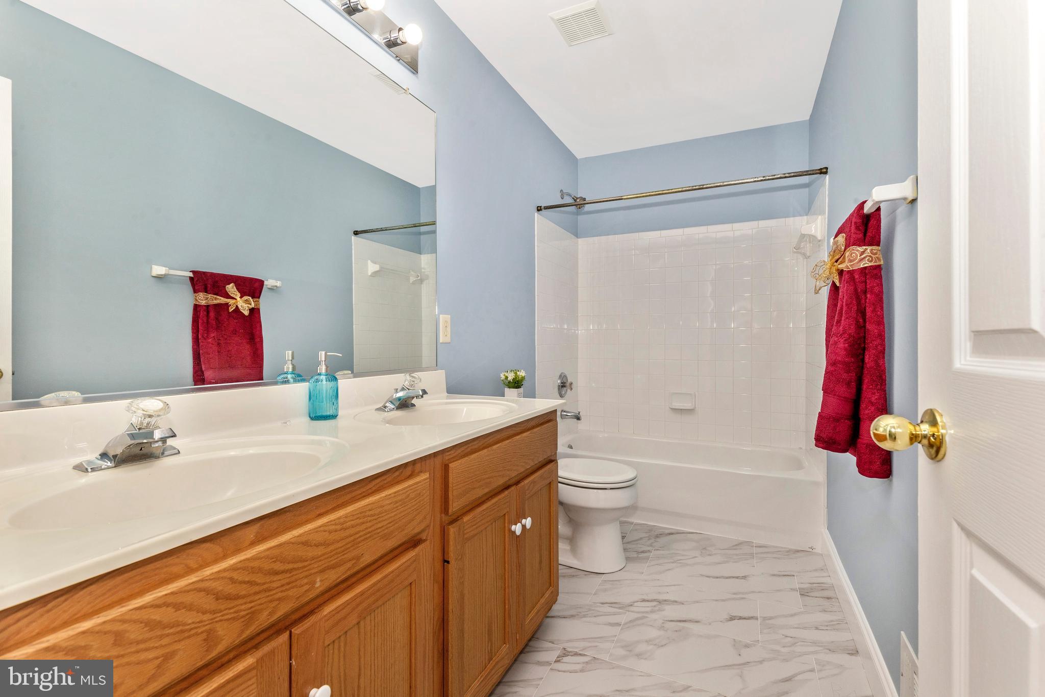 KINGSVIEW VILLAGE - Residential