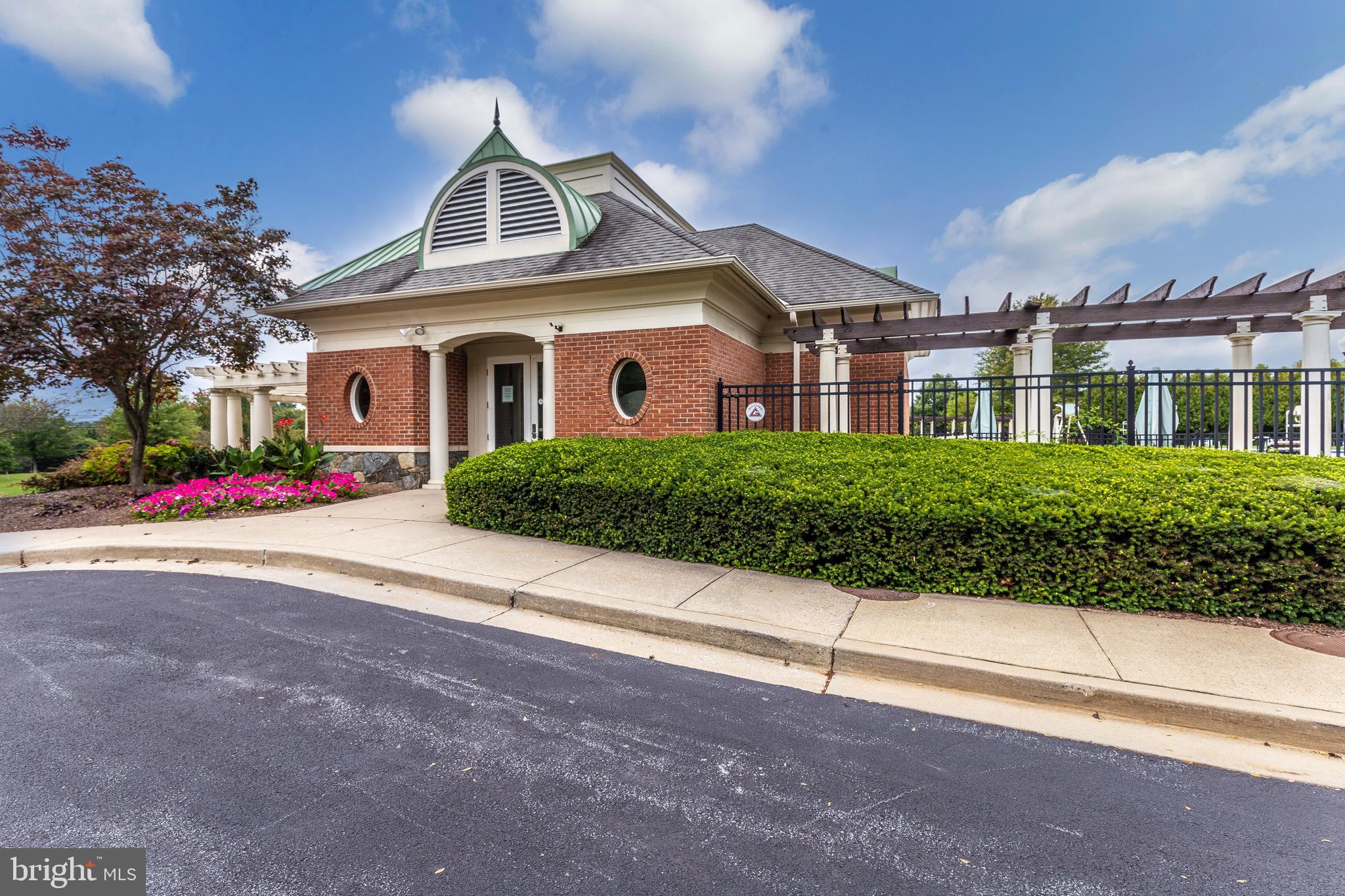 KINGSVIEW VILLAGE - Residential