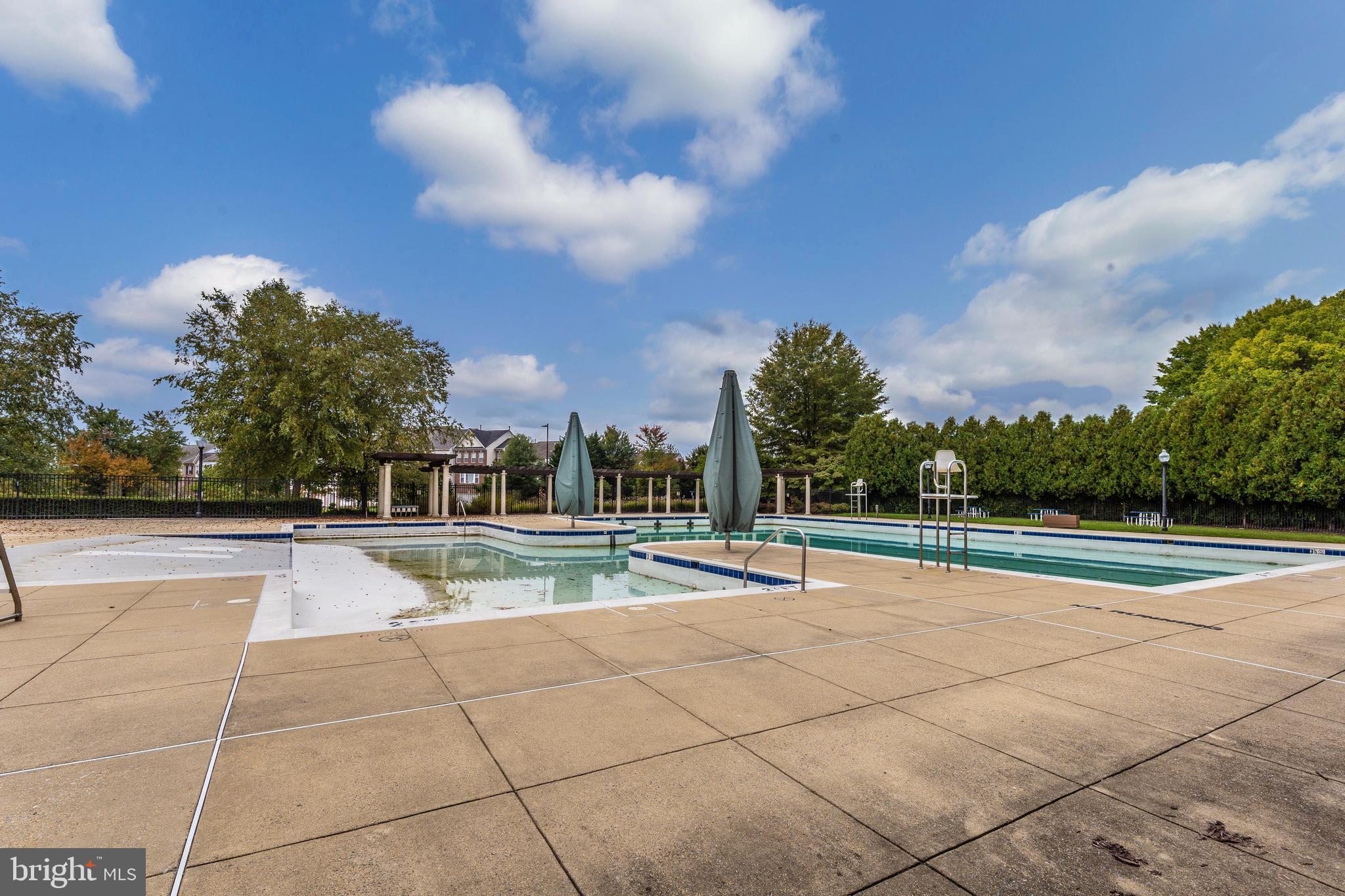 KINGSVIEW VILLAGE - Residential