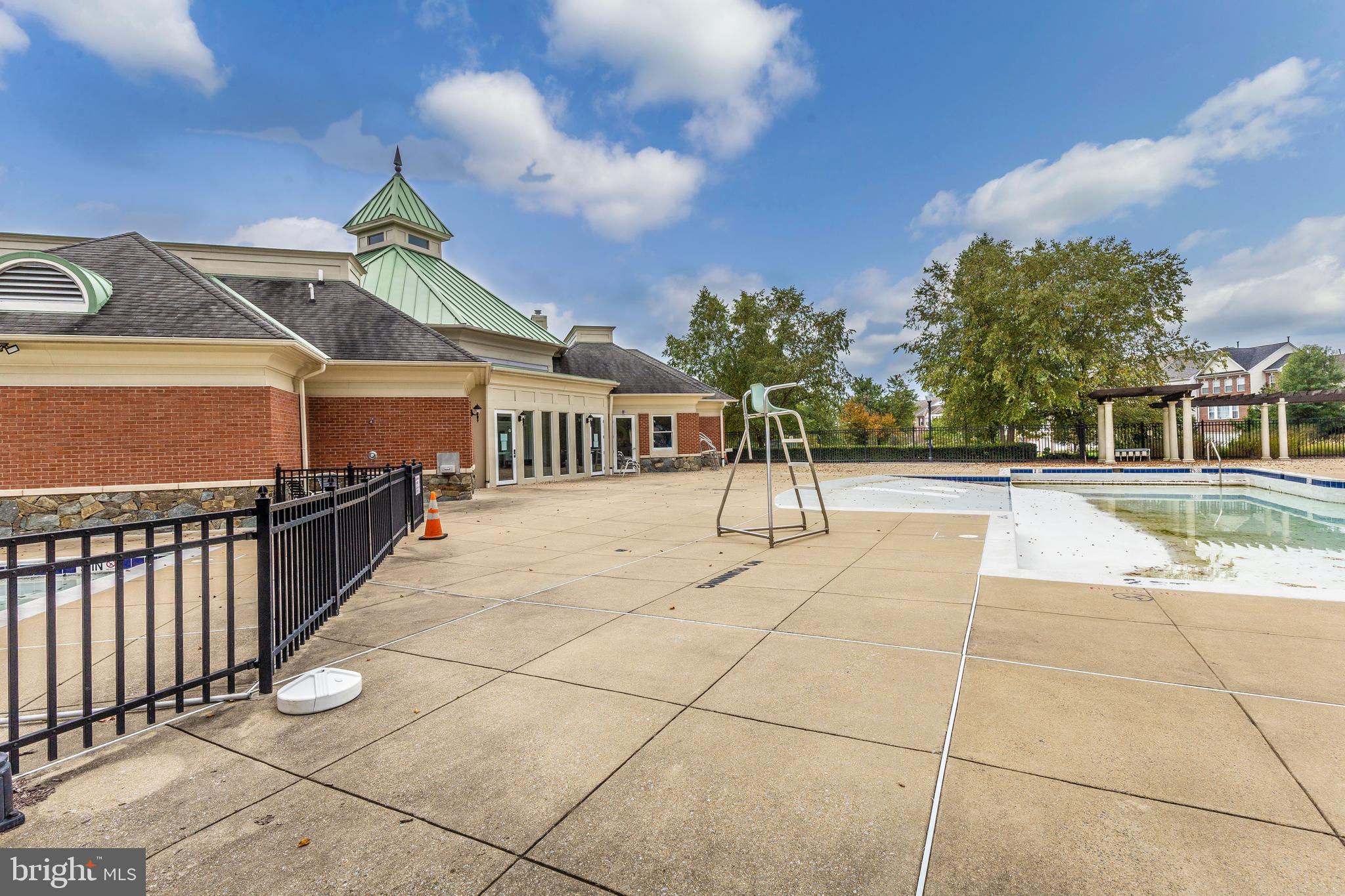 KINGSVIEW VILLAGE - Residential