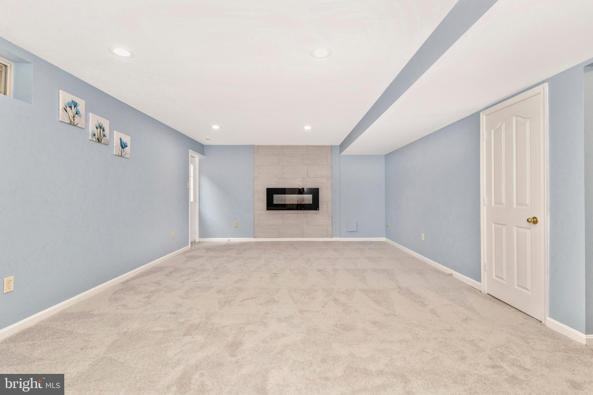 KINGSVIEW VILLAGE - Residential