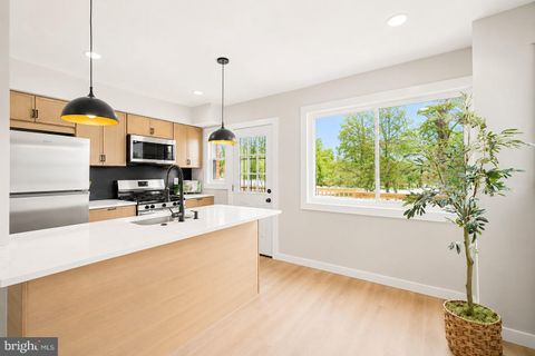 Townhouse For Sale - 4933 38th Avenue<br/> HYATTSVILLE, MD 20782