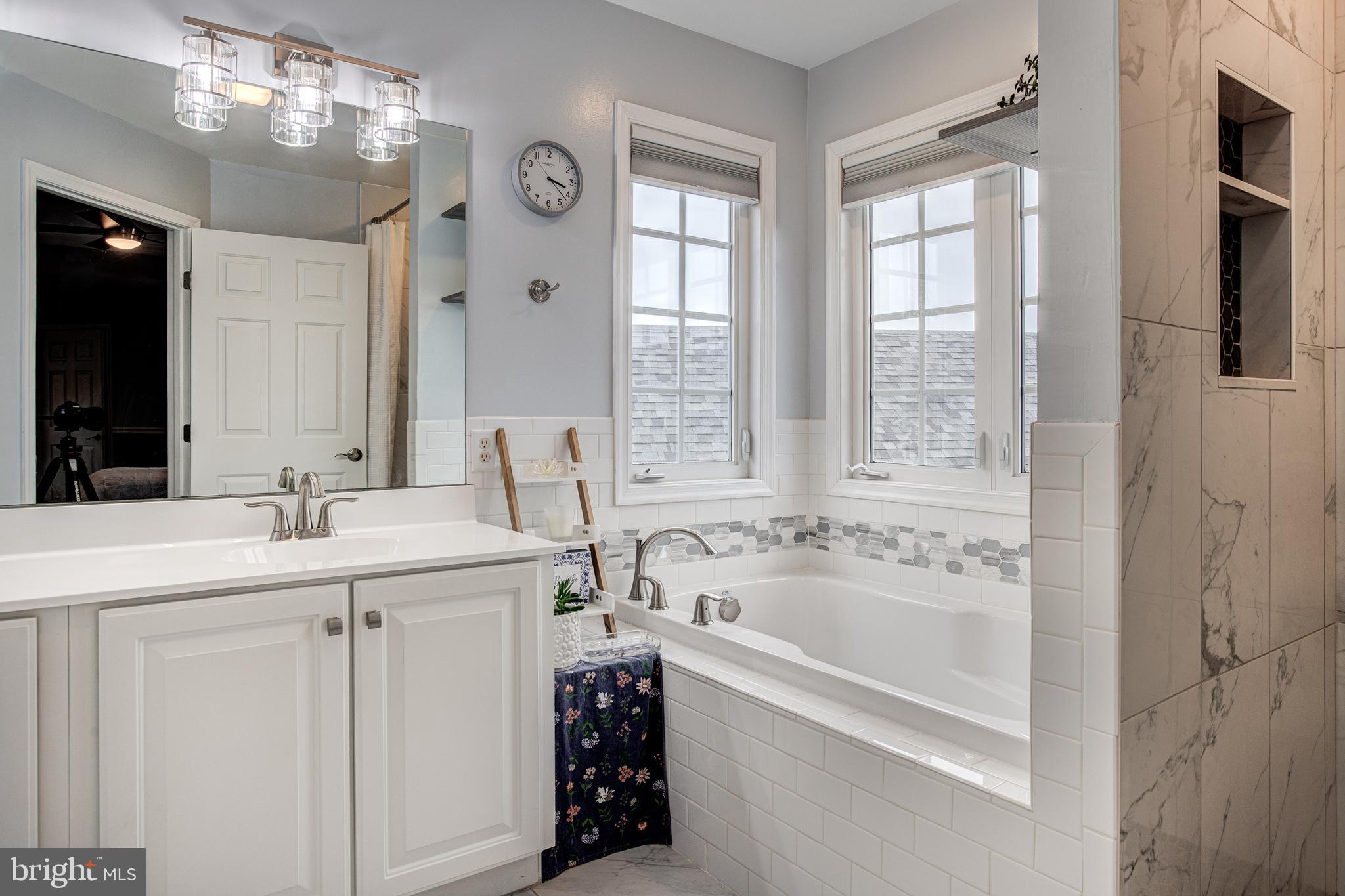 SEDONA HILLS - Residential