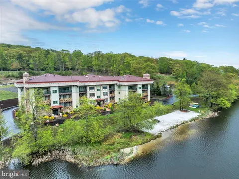 320 Hummingbird Way Unit 302, Lake Harmony, PA MLS: PACC2005950