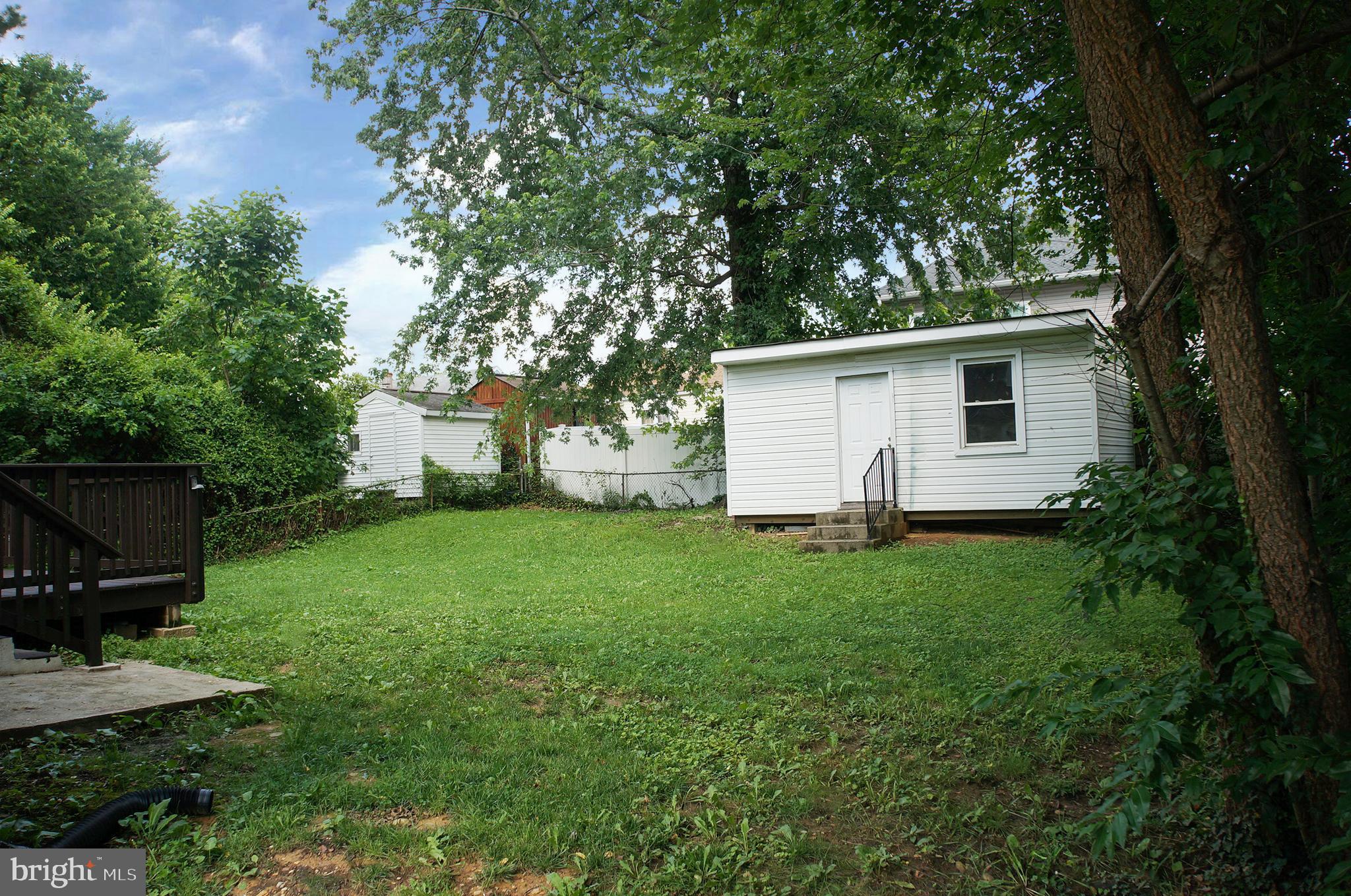 WEST LAWN - Residential