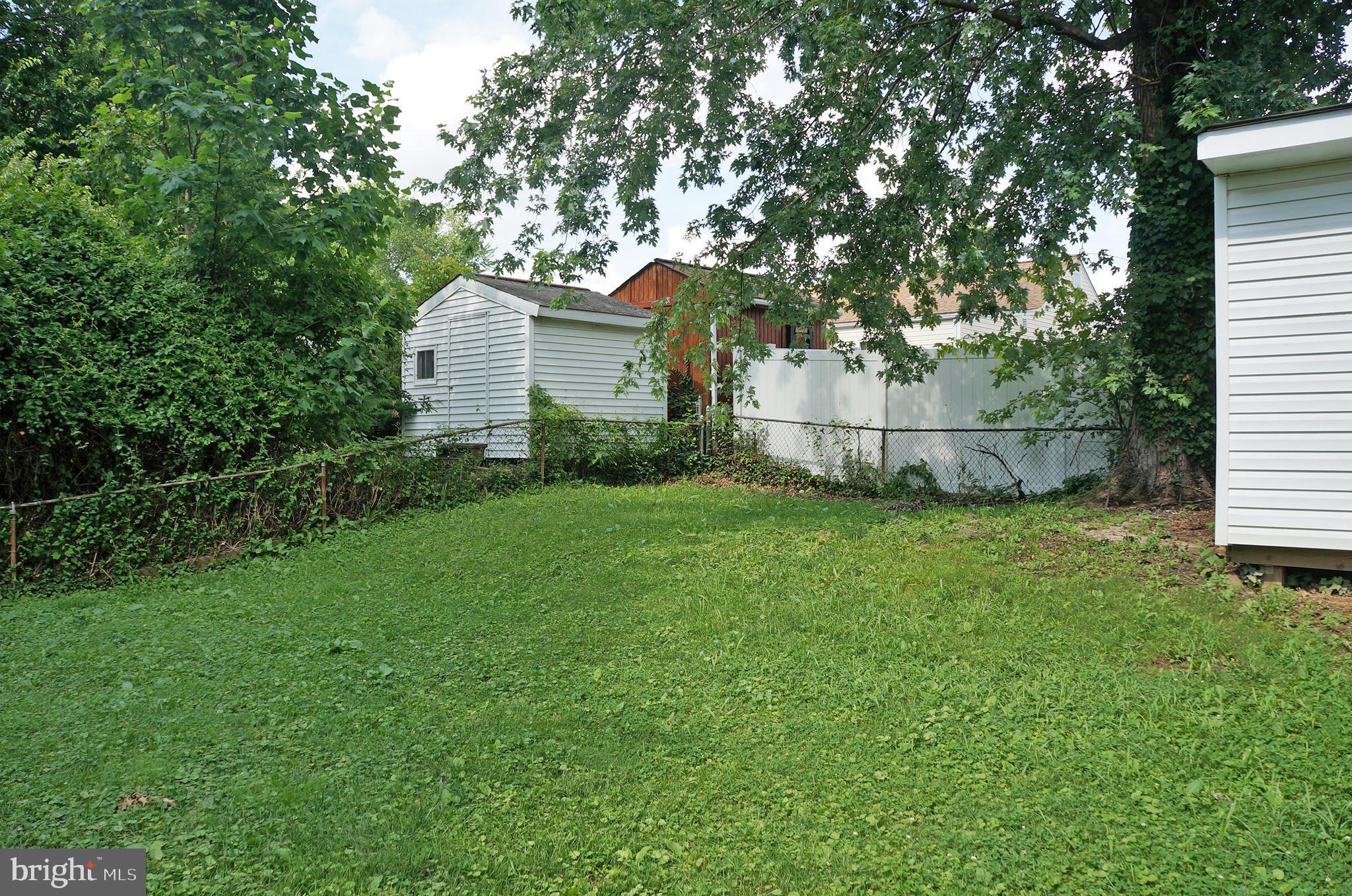 WEST LAWN - Residential