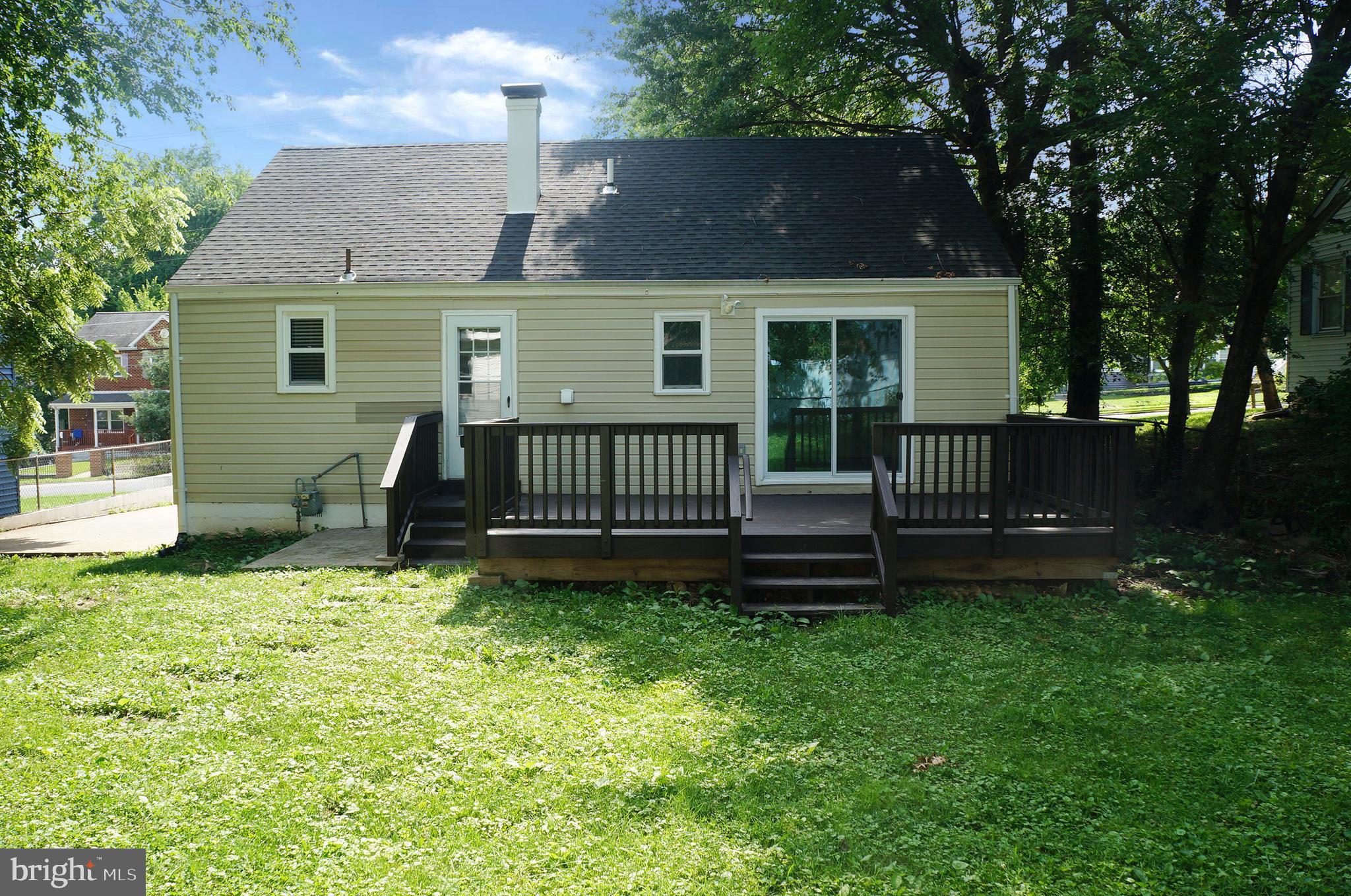 WEST LAWN - Residential