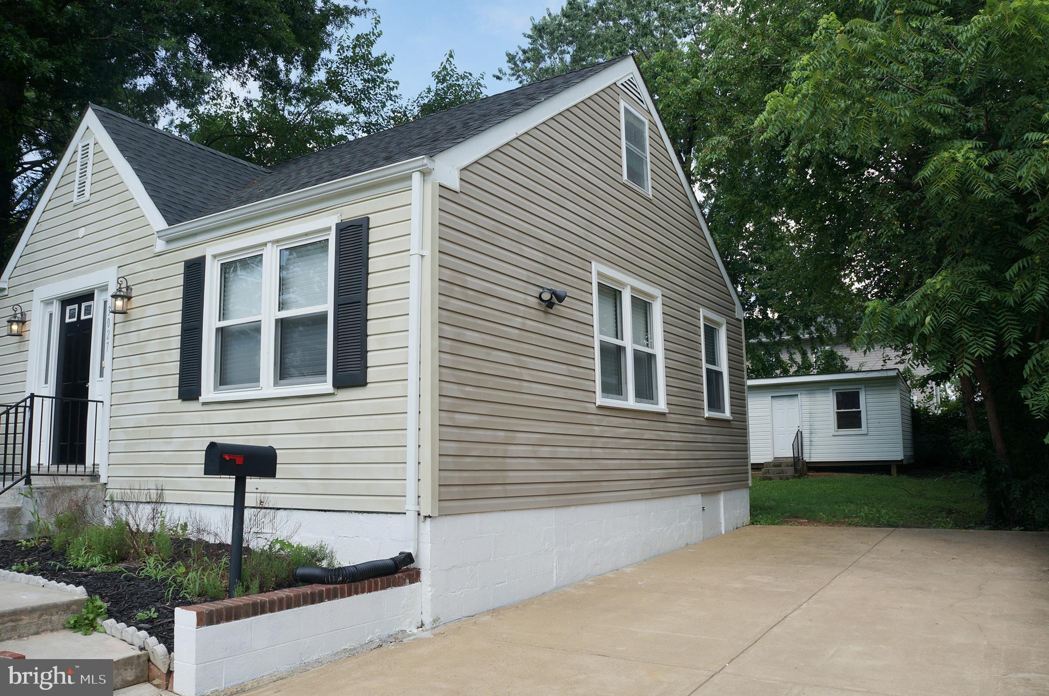 WEST LAWN - Residential