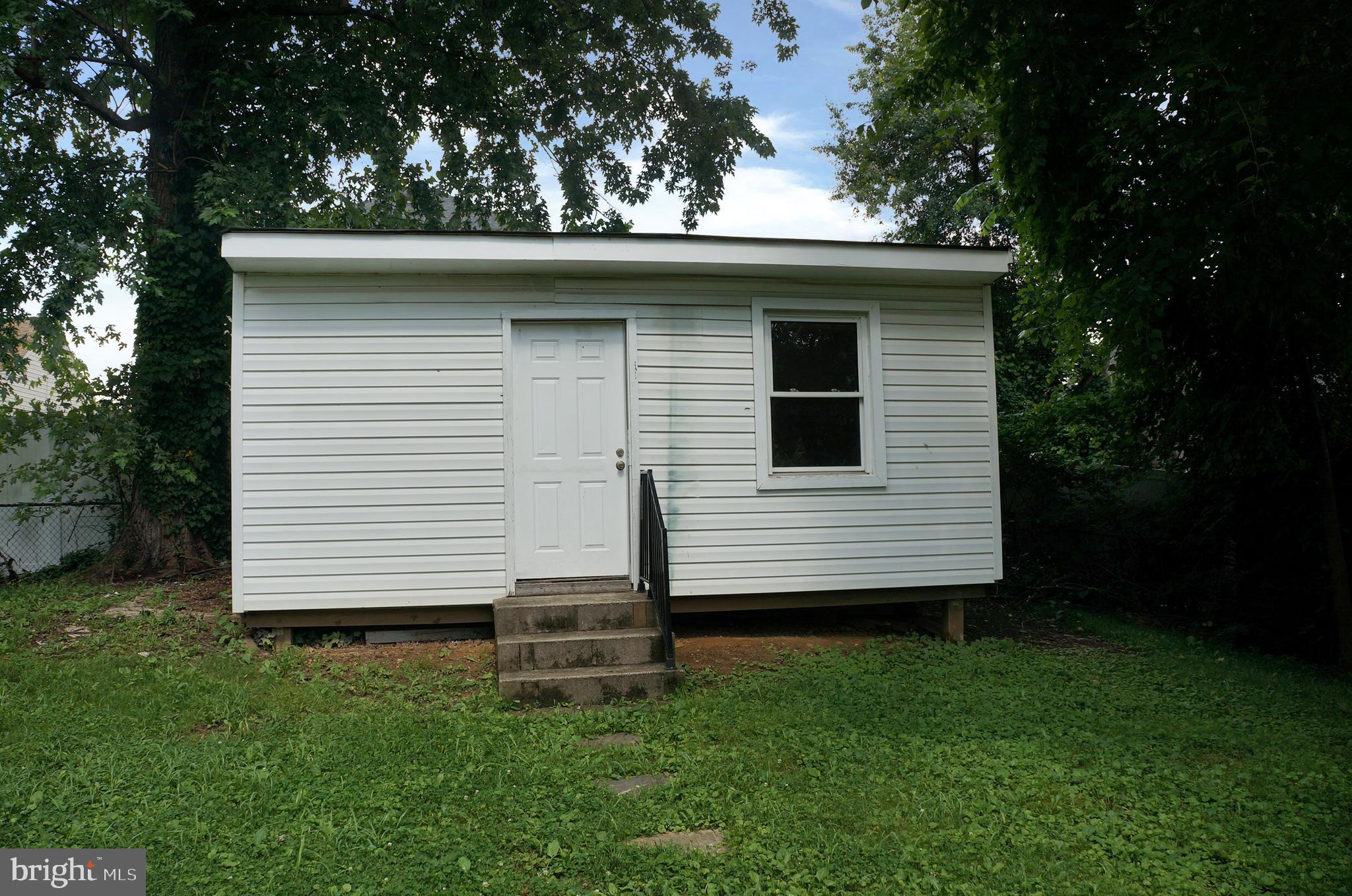 WEST LAWN - Residential