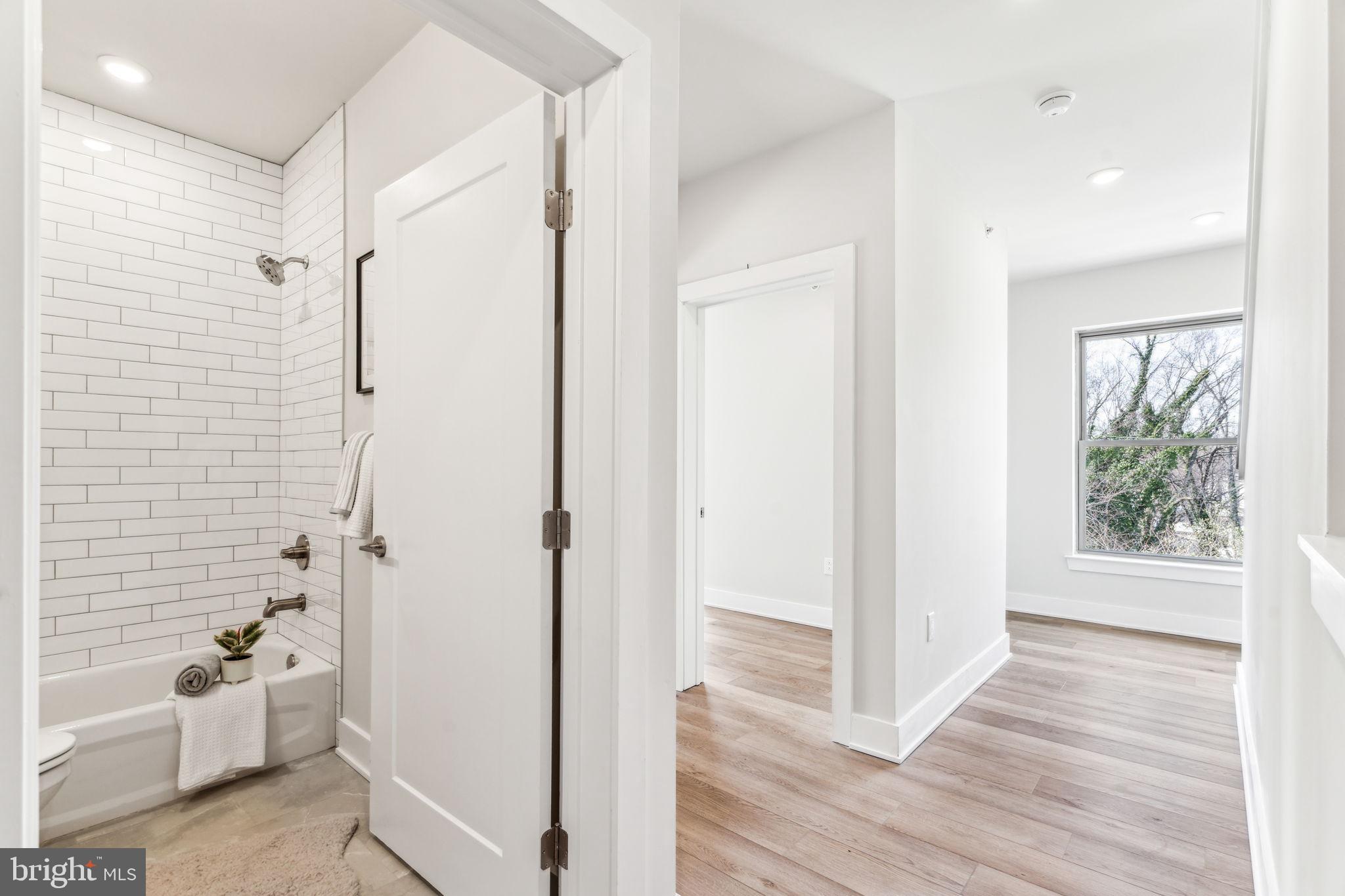 EAST FALLS - Residential