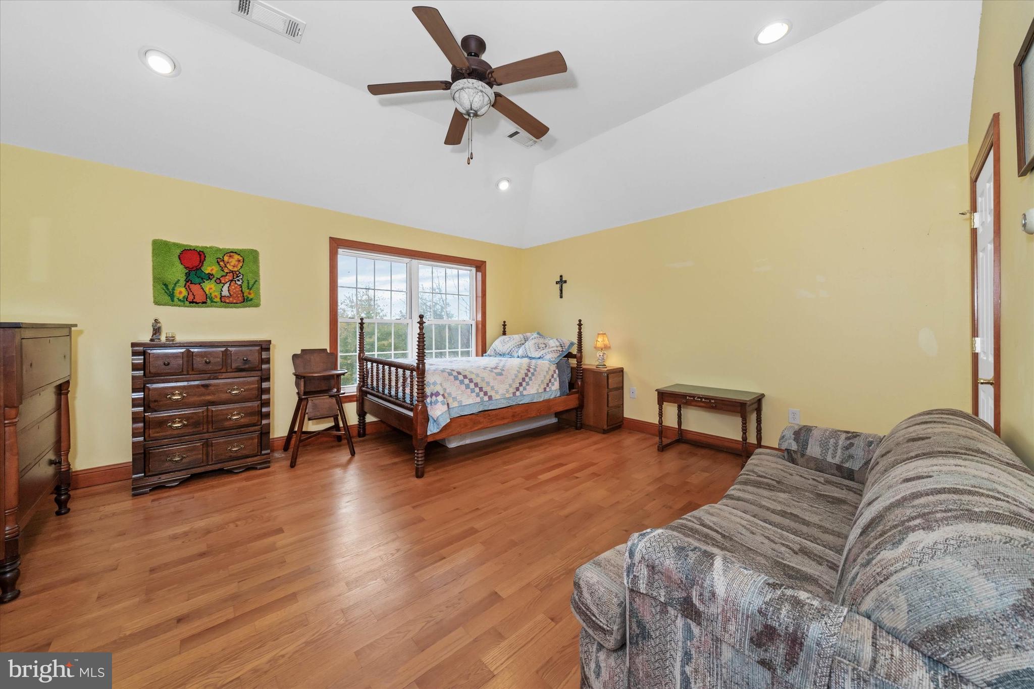 MONTGOMERYS FRIENDSHIP - Residential