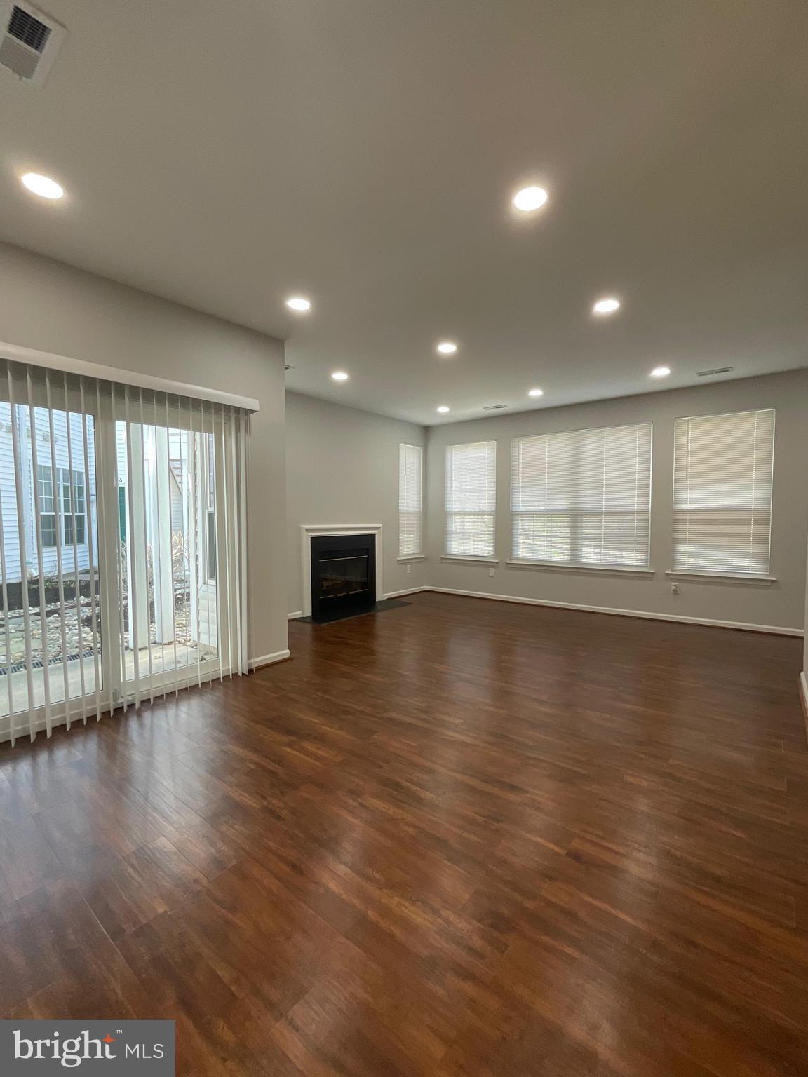 CORNERSTONE - Residential