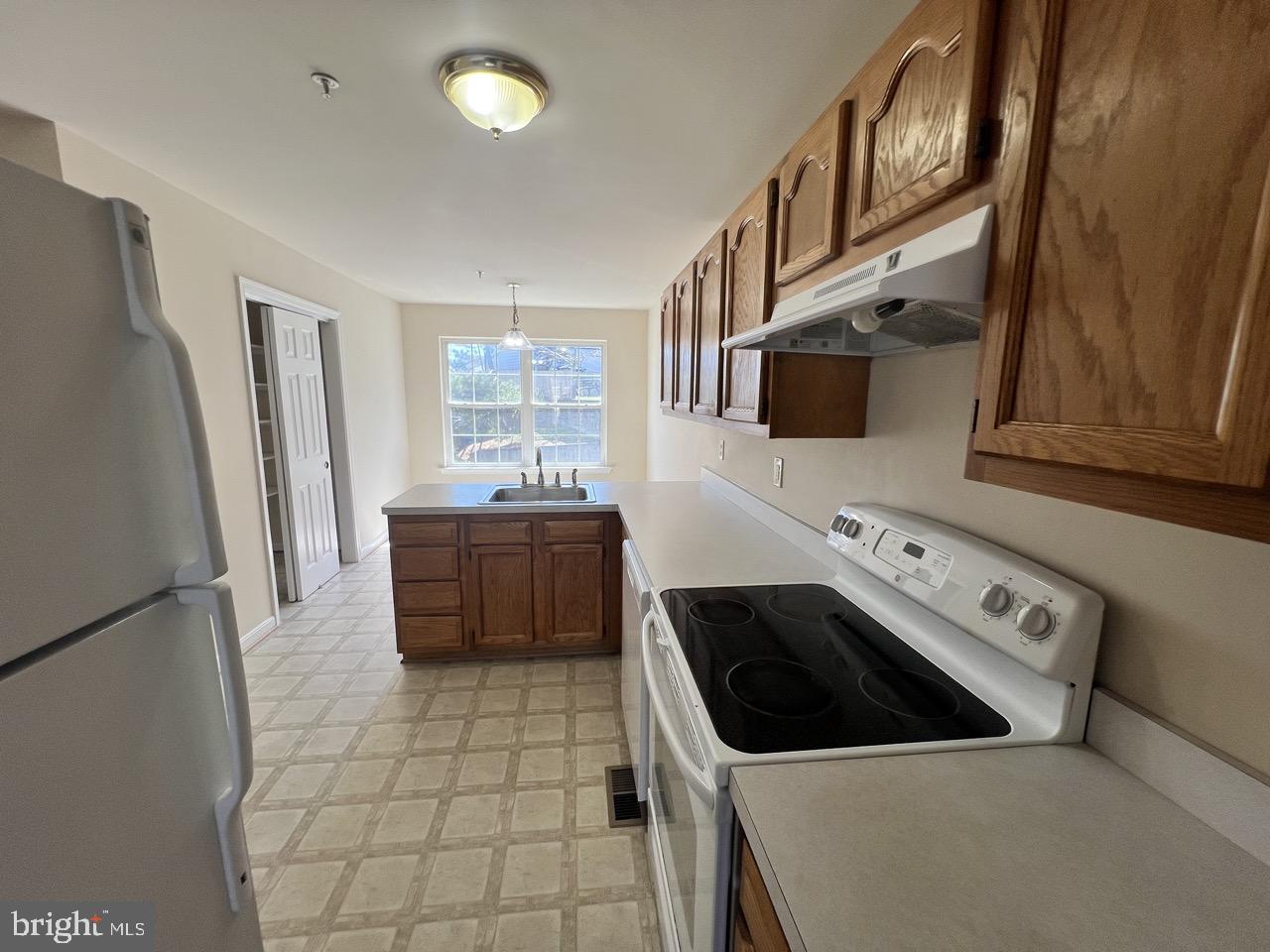 CAPTAINS QUARTER CONDOMINIUM - Residential Lease