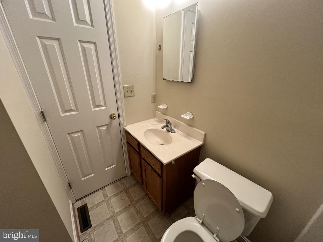 CAPTAINS QUARTER CONDOMINIUM - Residential Lease