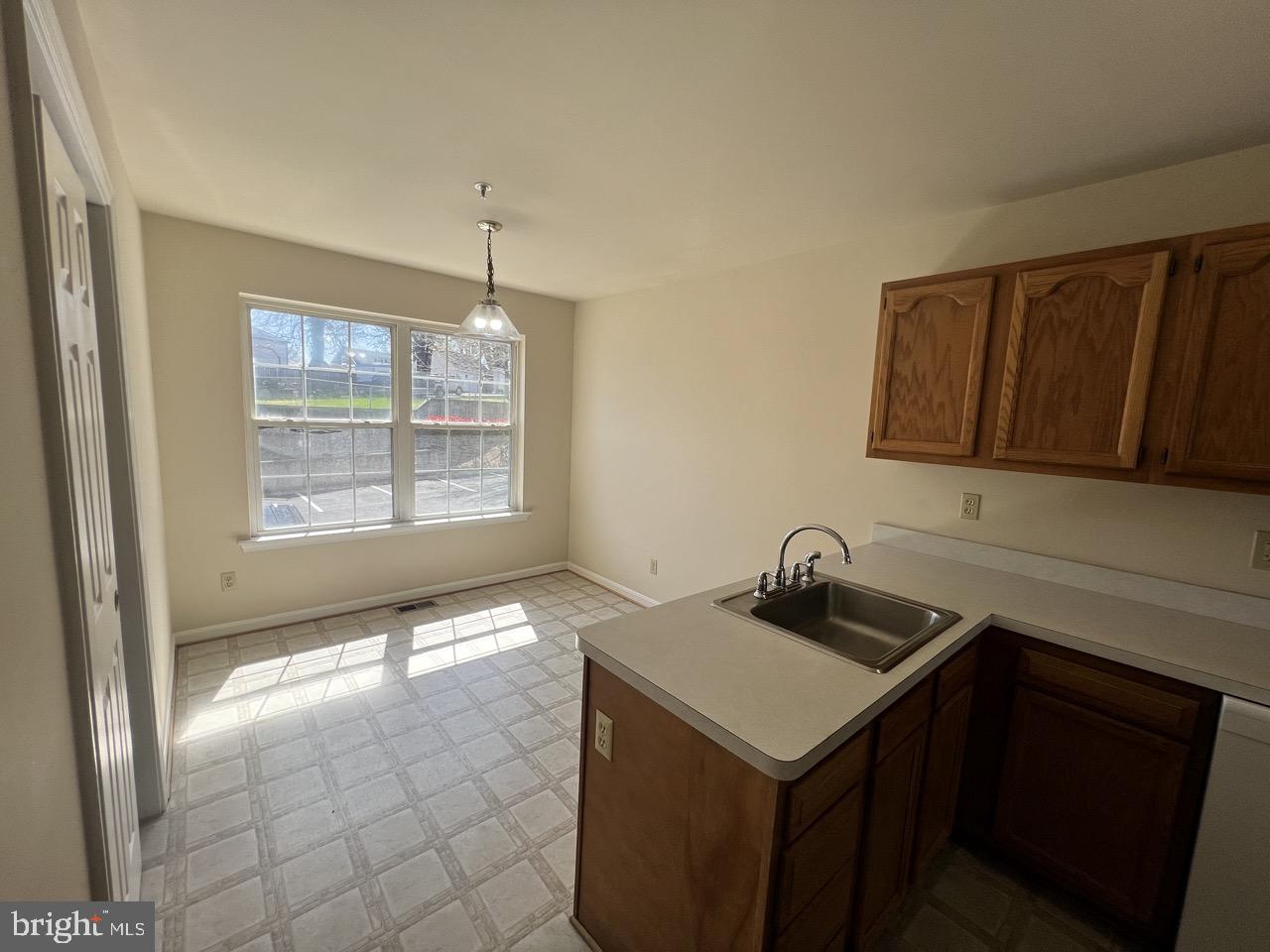 CAPTAINS QUARTER CONDOMINIUM - Residential Lease