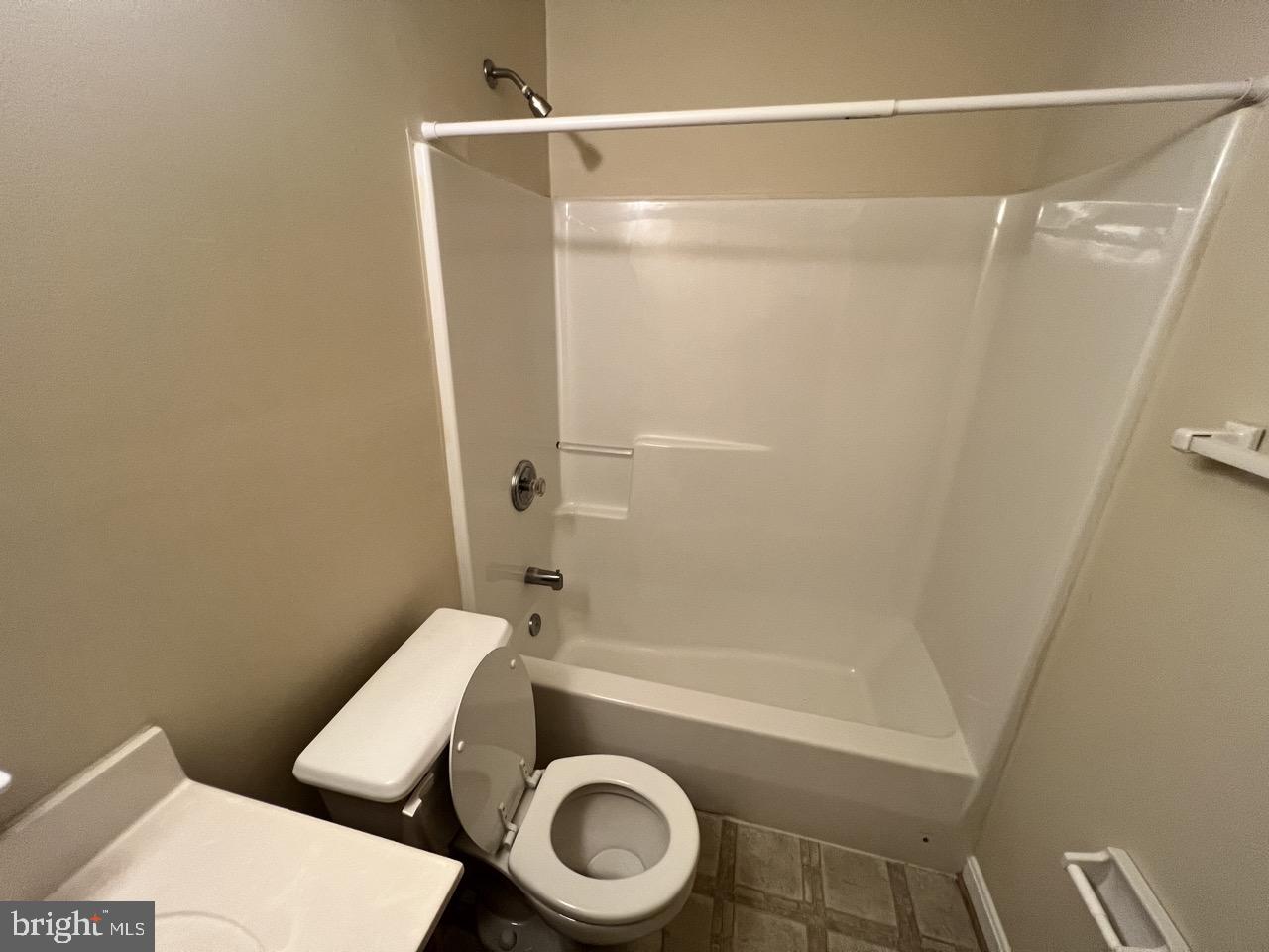 CAPTAINS QUARTER CONDOMINIUM - Residential Lease