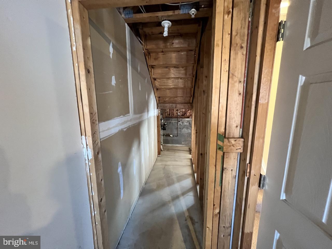 CAPTAINS QUARTER CONDOMINIUM - Residential Lease