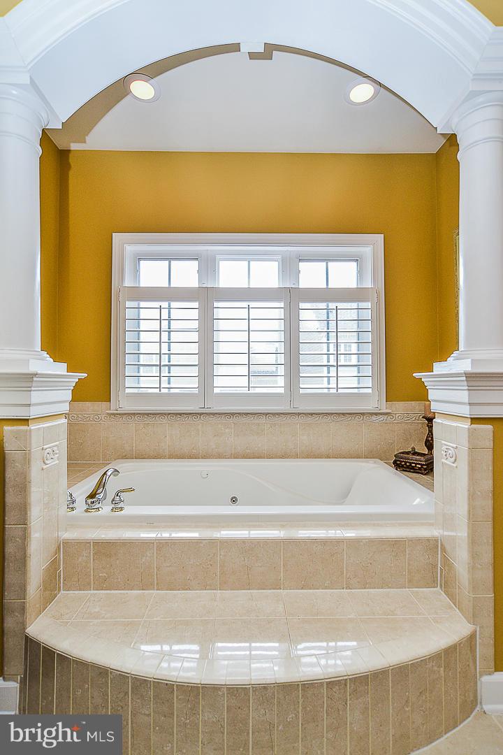 LANSDOWNE ON THE POTOMAC - Residential