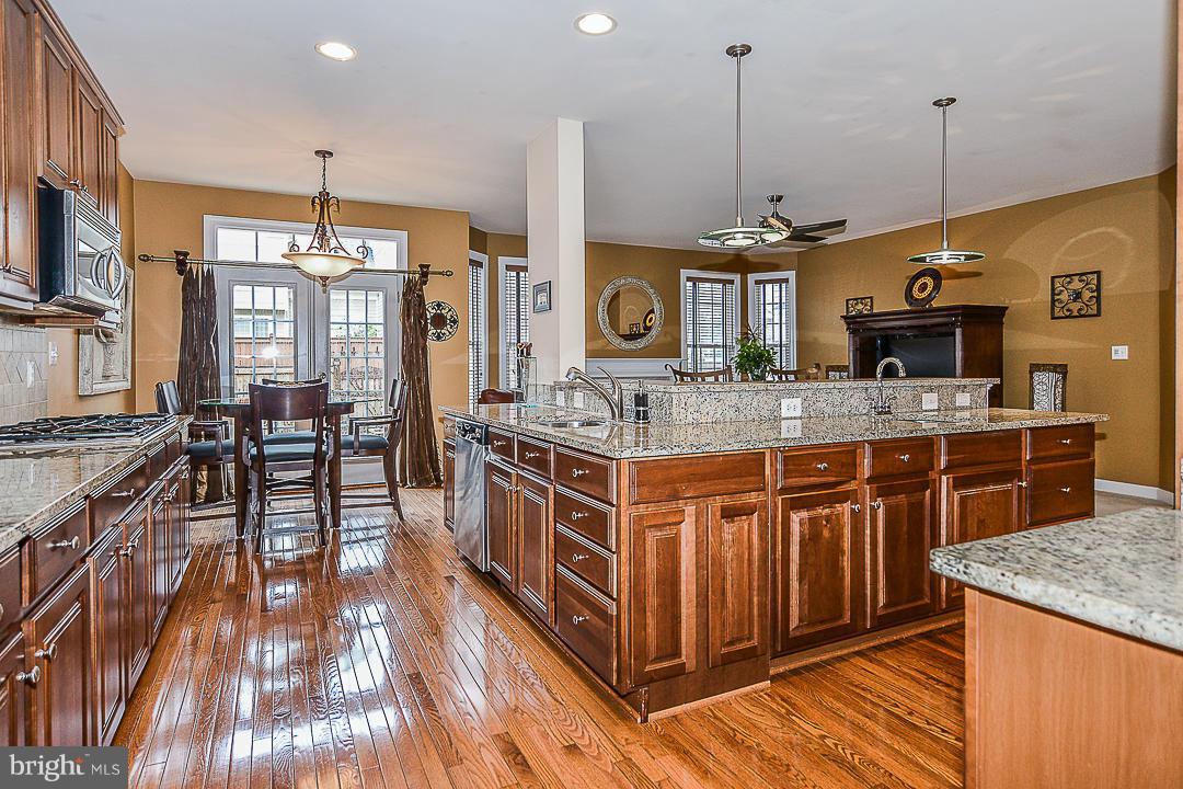 LANSDOWNE ON THE POTOMAC - Residential