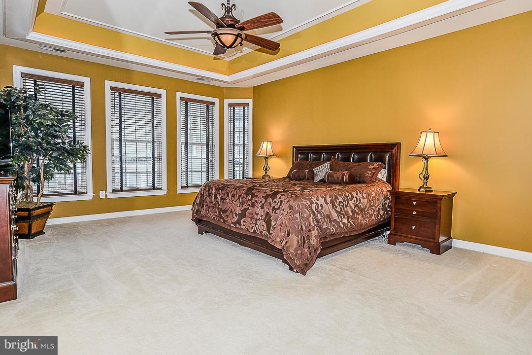 LANSDOWNE ON THE POTOMAC - Residential